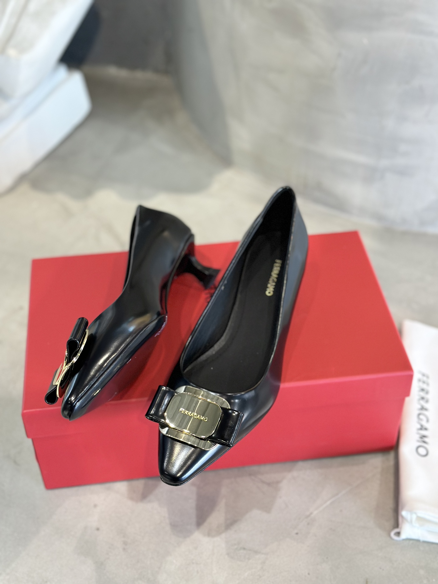 Bow Pointed-toe Low Heel Shoes