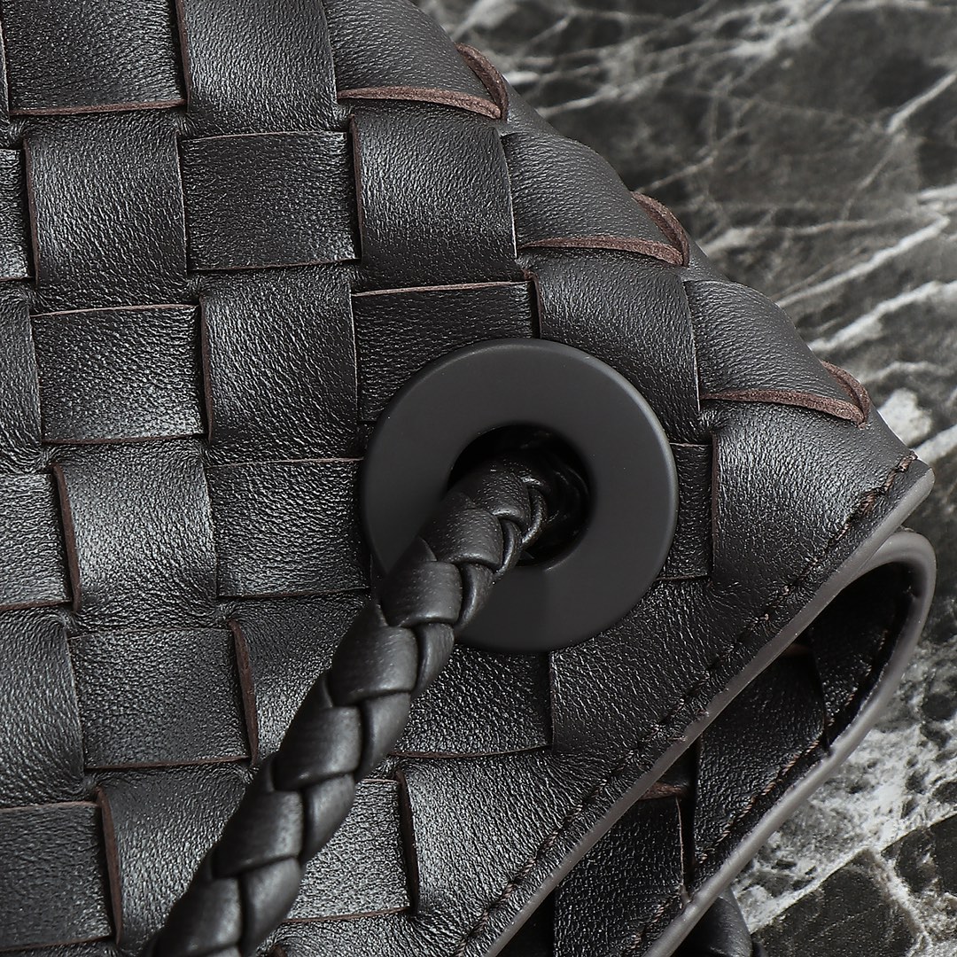 BV-East-West Andiamo-Black