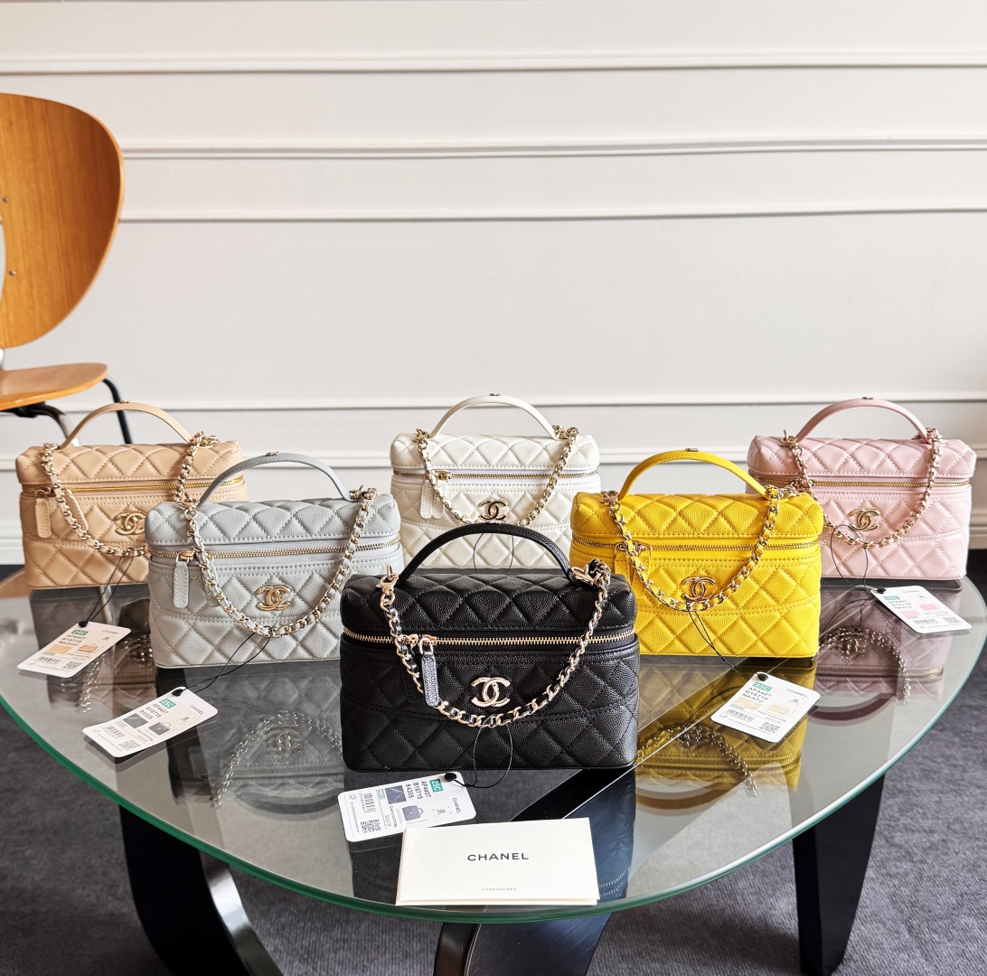 CHANEL=Long Vanity with chain