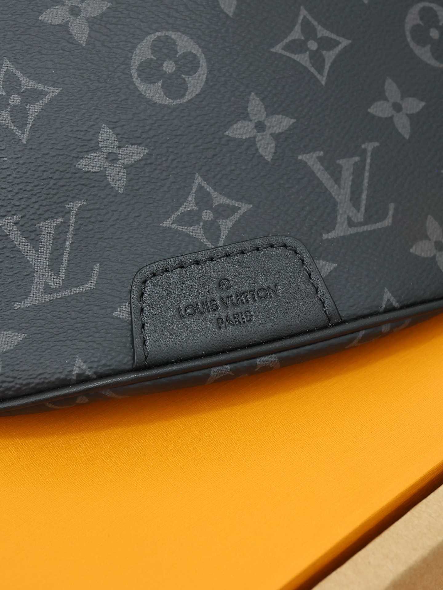 Louis Vuitton M46035 Discovery Bumbag PM