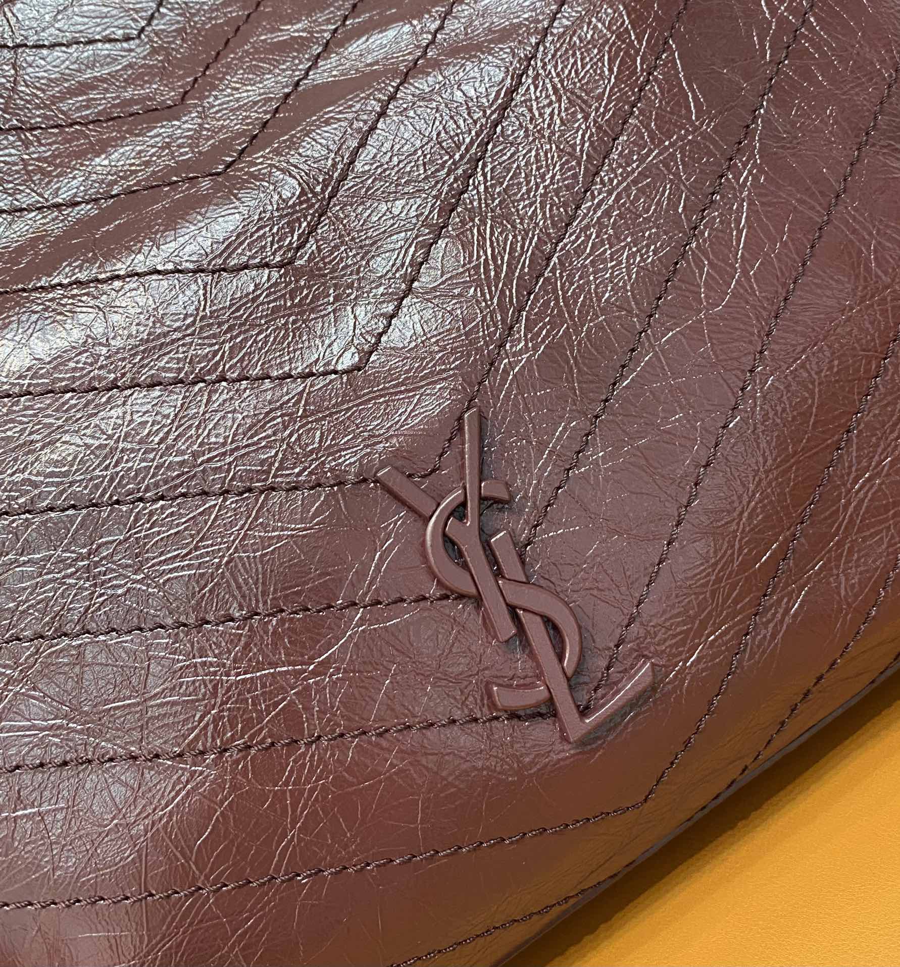 Saint Laurent Niki Medium Foldable Leather Tote