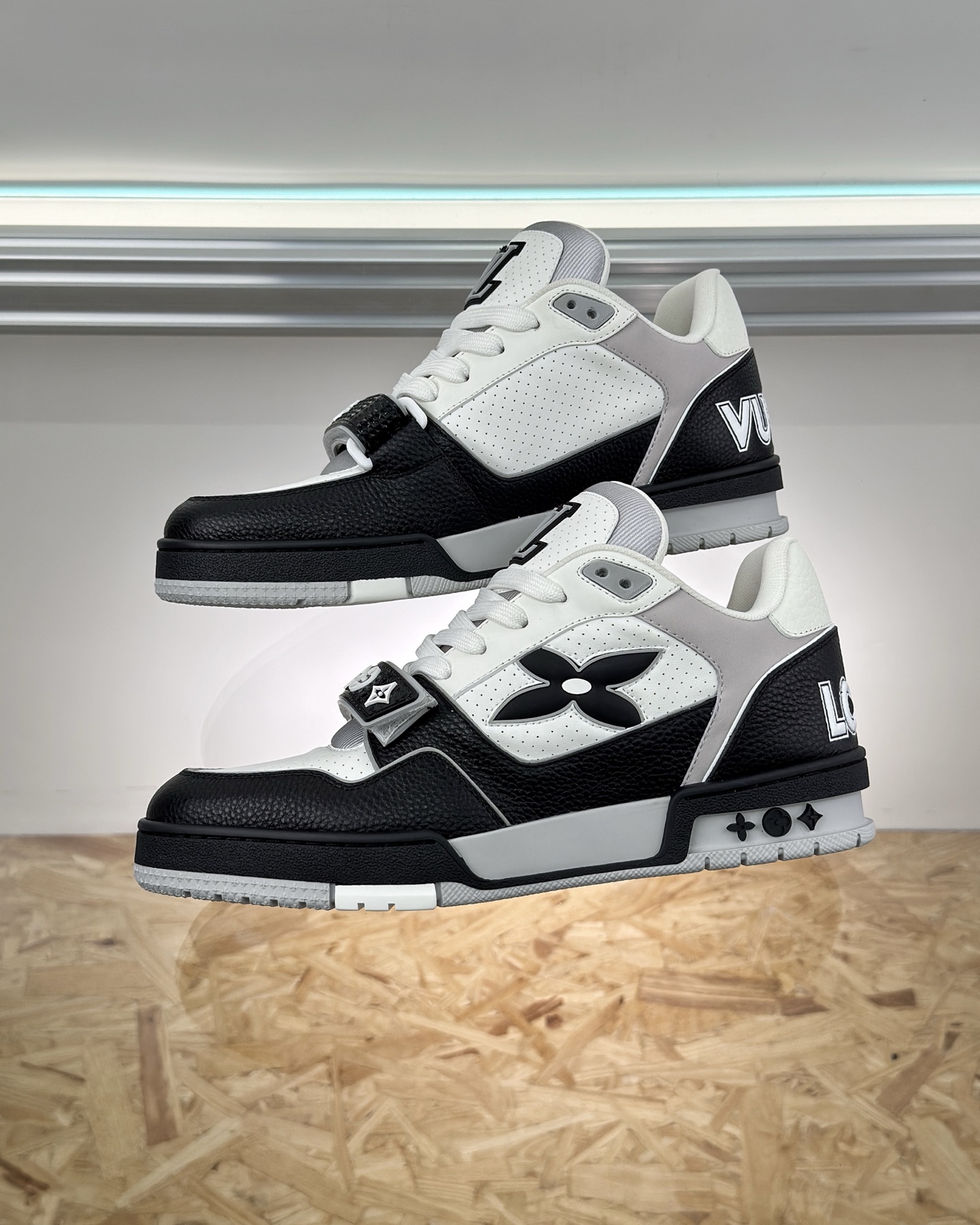 LOUIS VUITTON 1AHTDF LV Trainer Sneaker