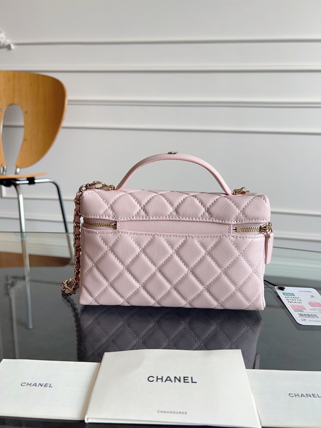 CHANEL=Long Vanity with chain