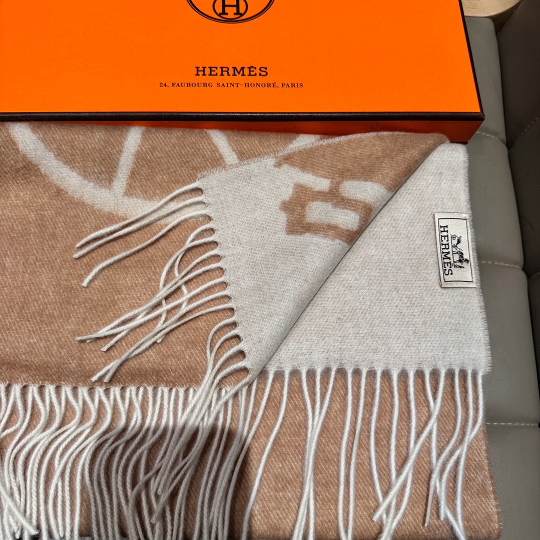 Hermes- double jacquard scarf with thick fringe