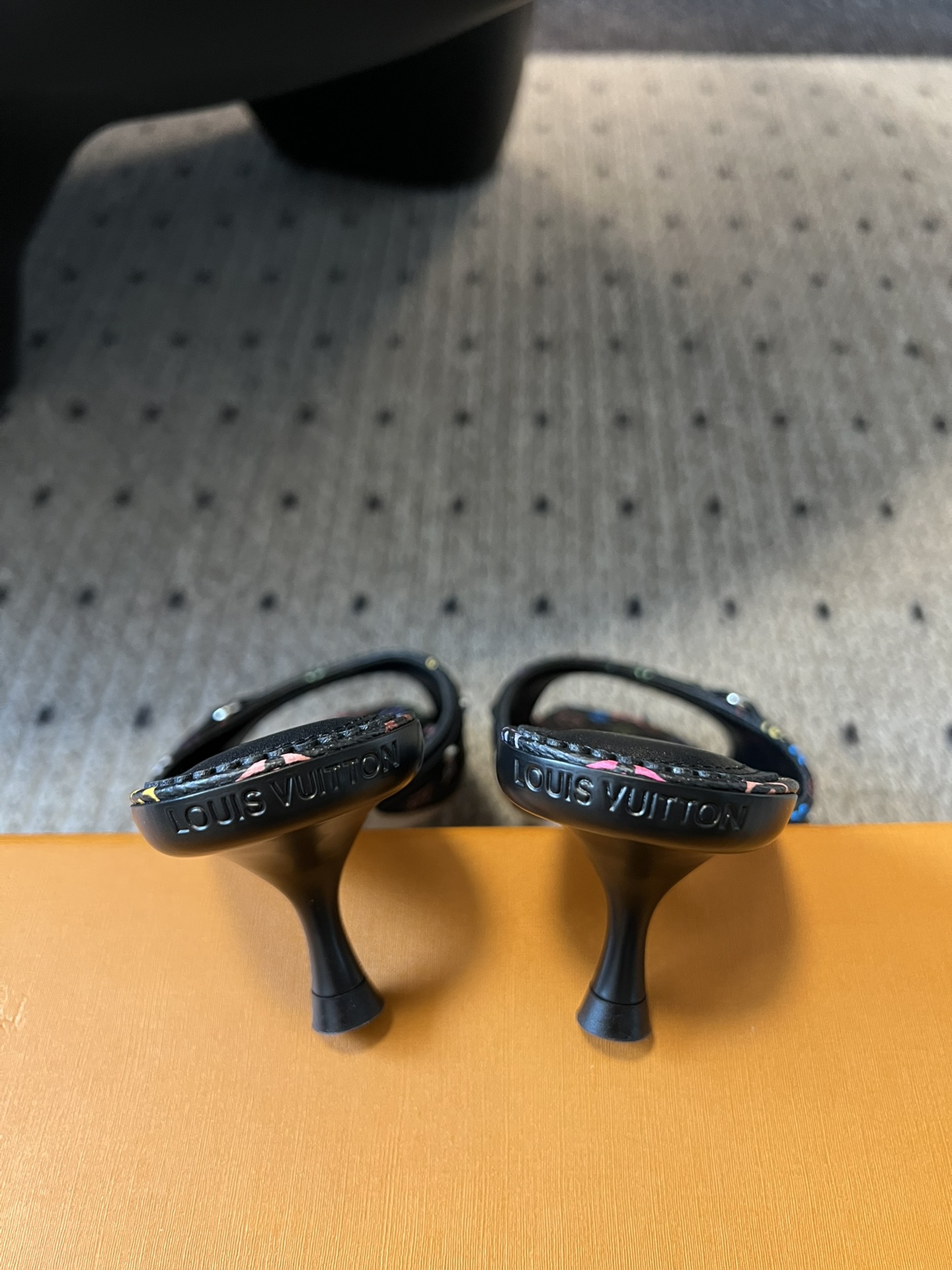 LV Spring and Summer New Flat Sandals