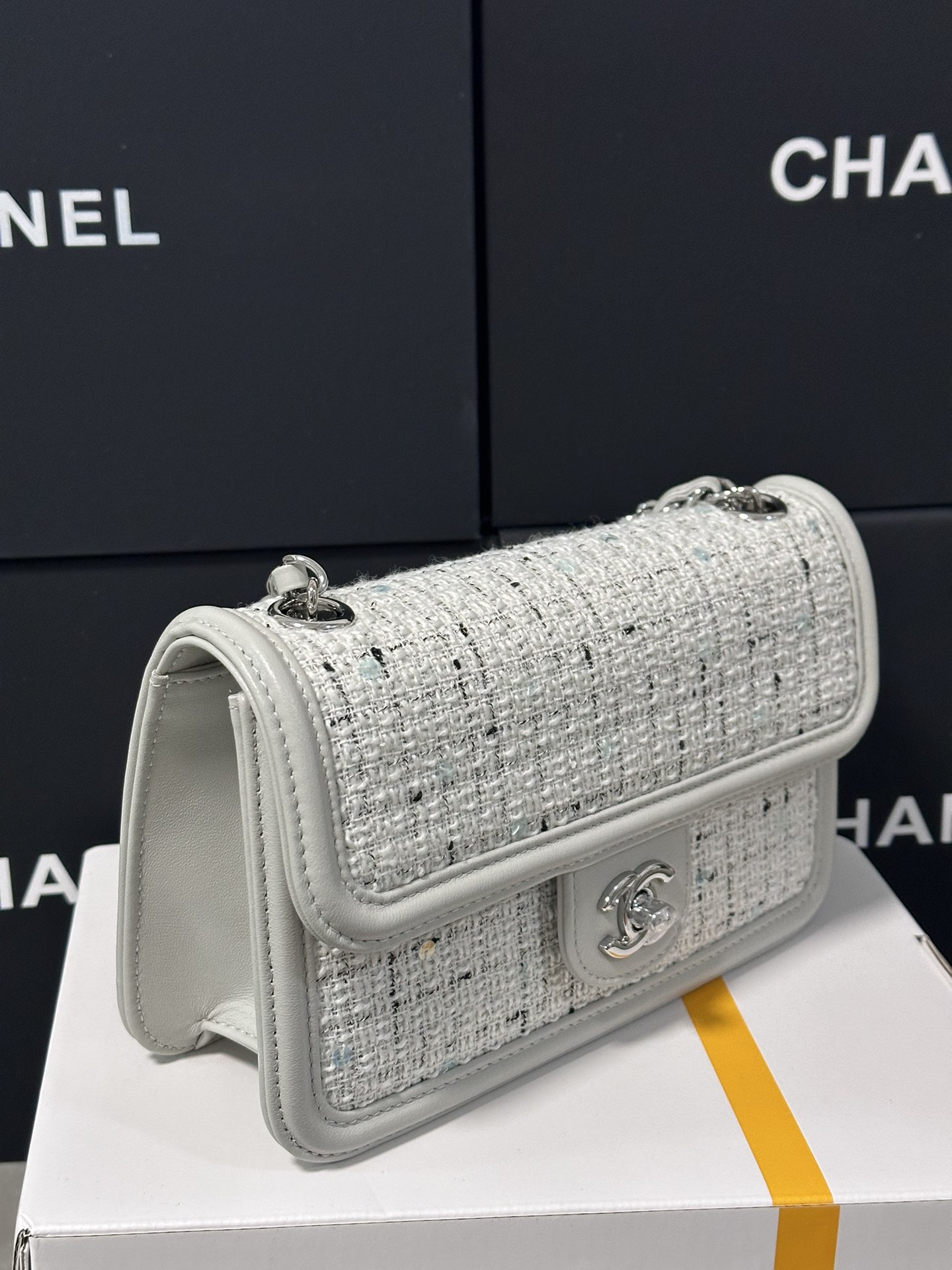 Chanel 25c small flag bag