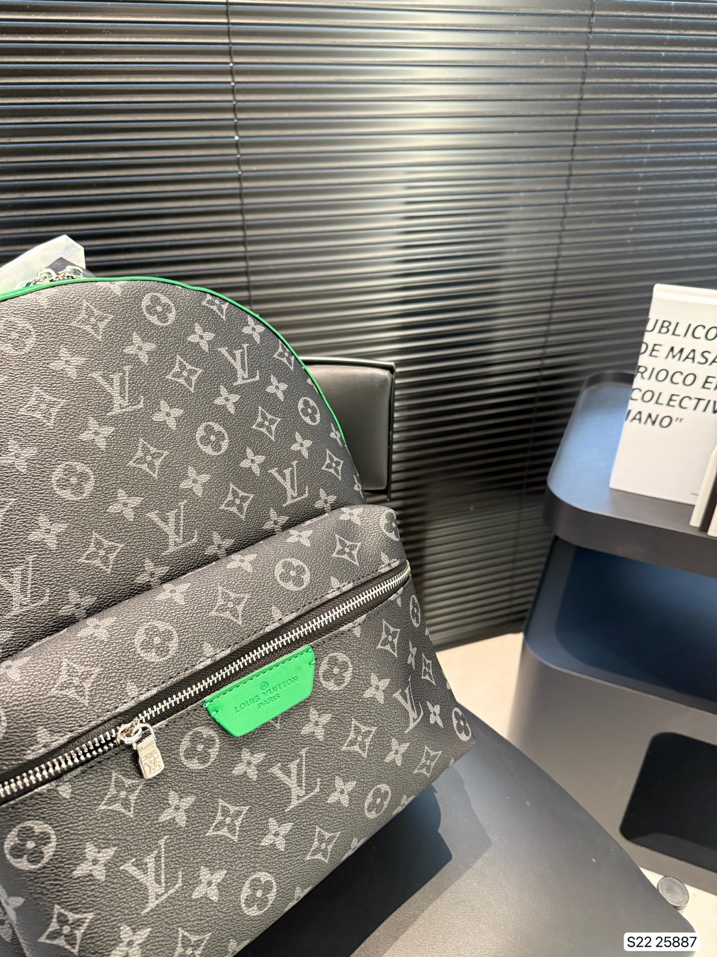 LV M25887 Discovery Backpack PM
