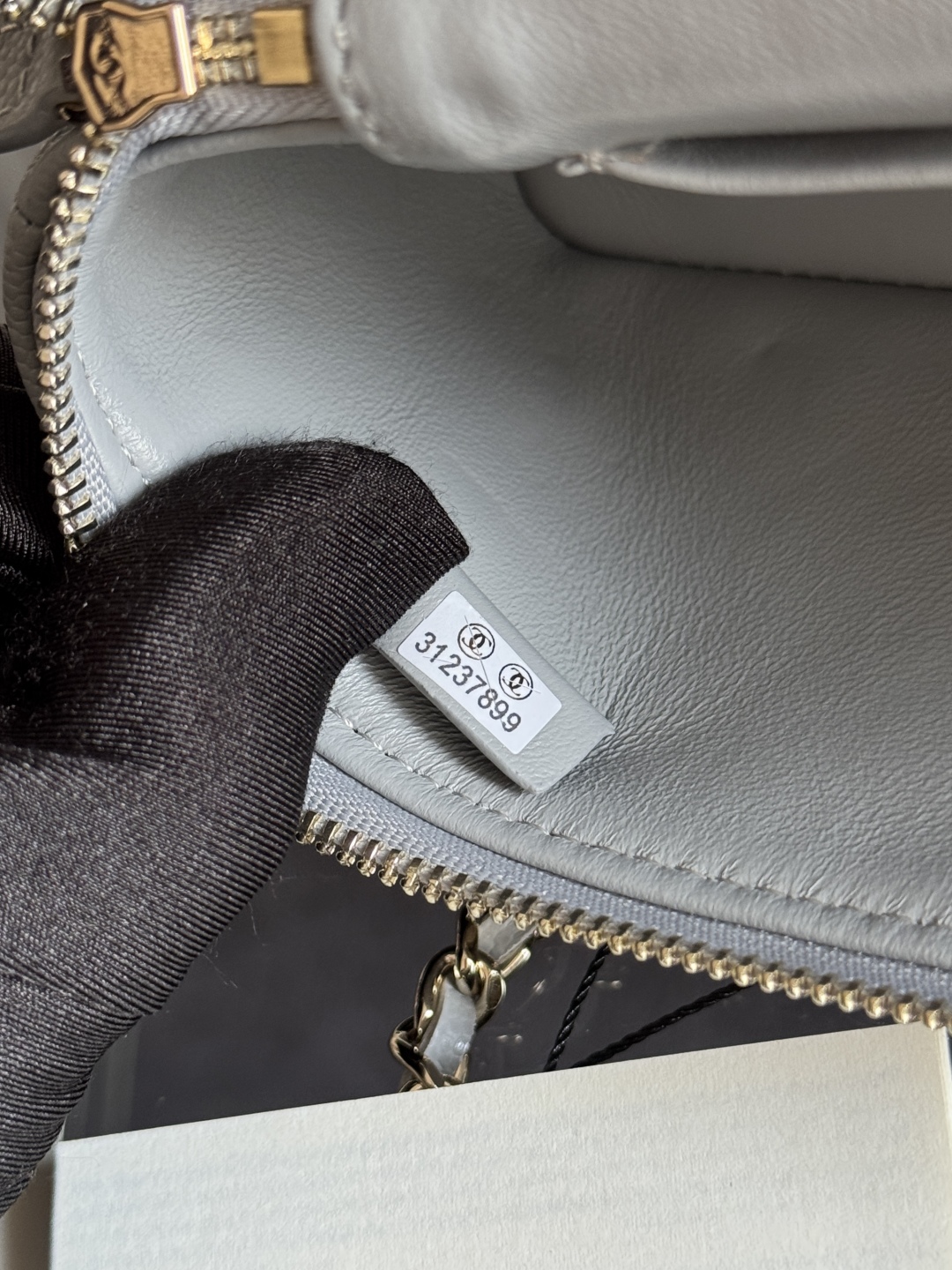 CHANEL=Long Vanity with chain