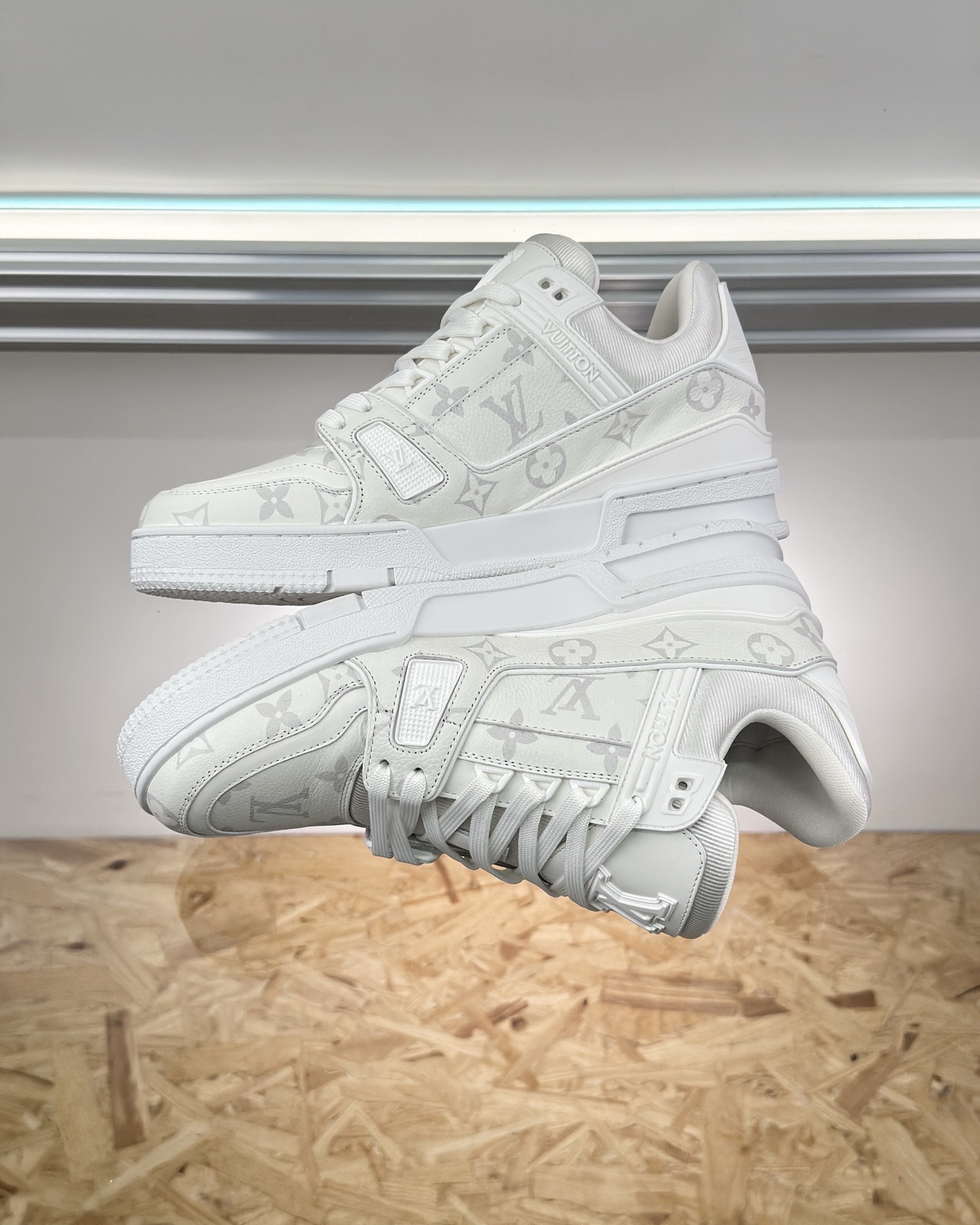 LOUIS VUITTON 1AHDN2 LV Trainer Sneaker