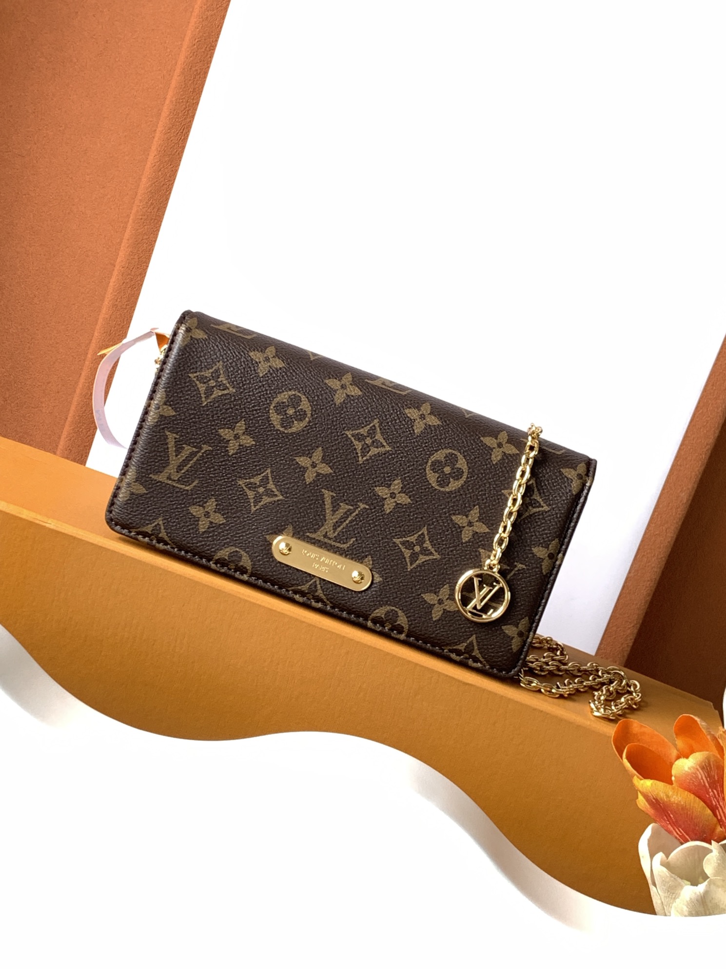 Louis Vuitton Wallet On Chain Lily M82509