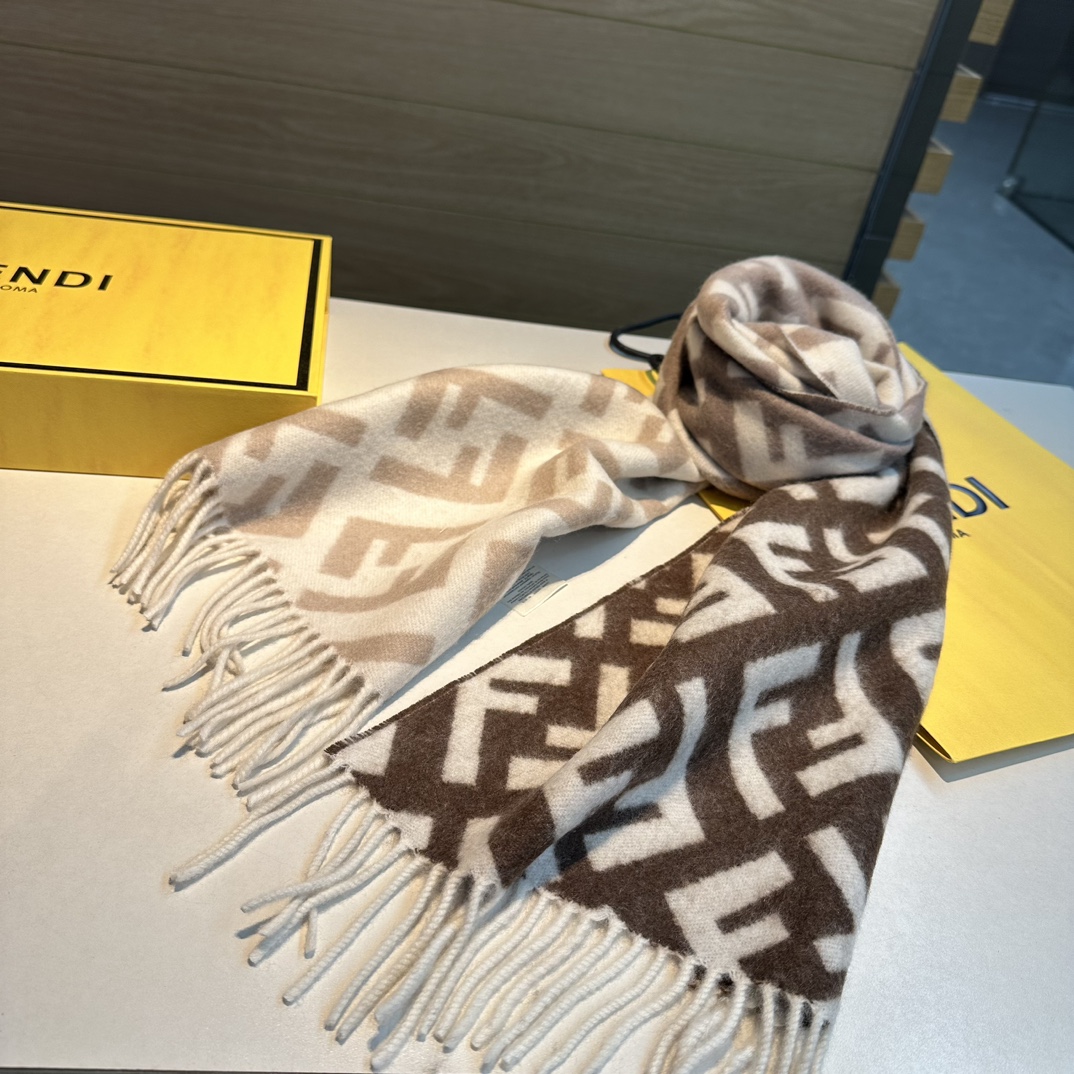 Fendi Presbyterian gradient double-sided cashmere scarf