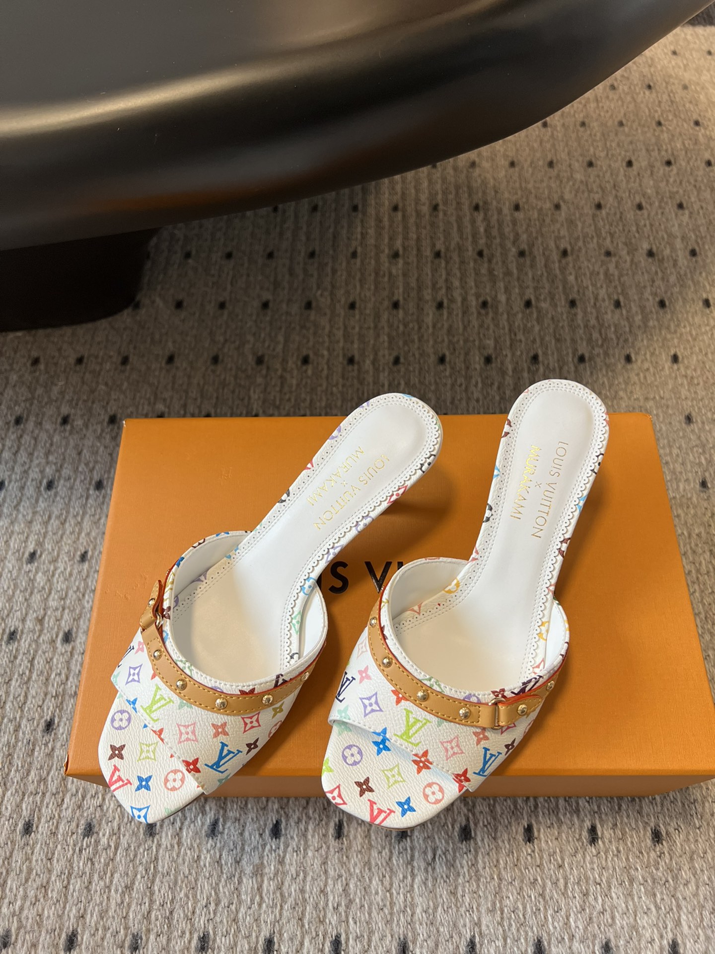 LV Spring and Summer New Flat Sandals