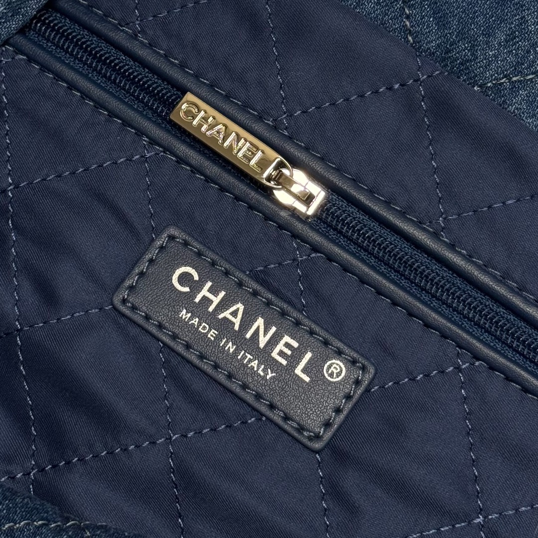 Chanel-denim 22 bag