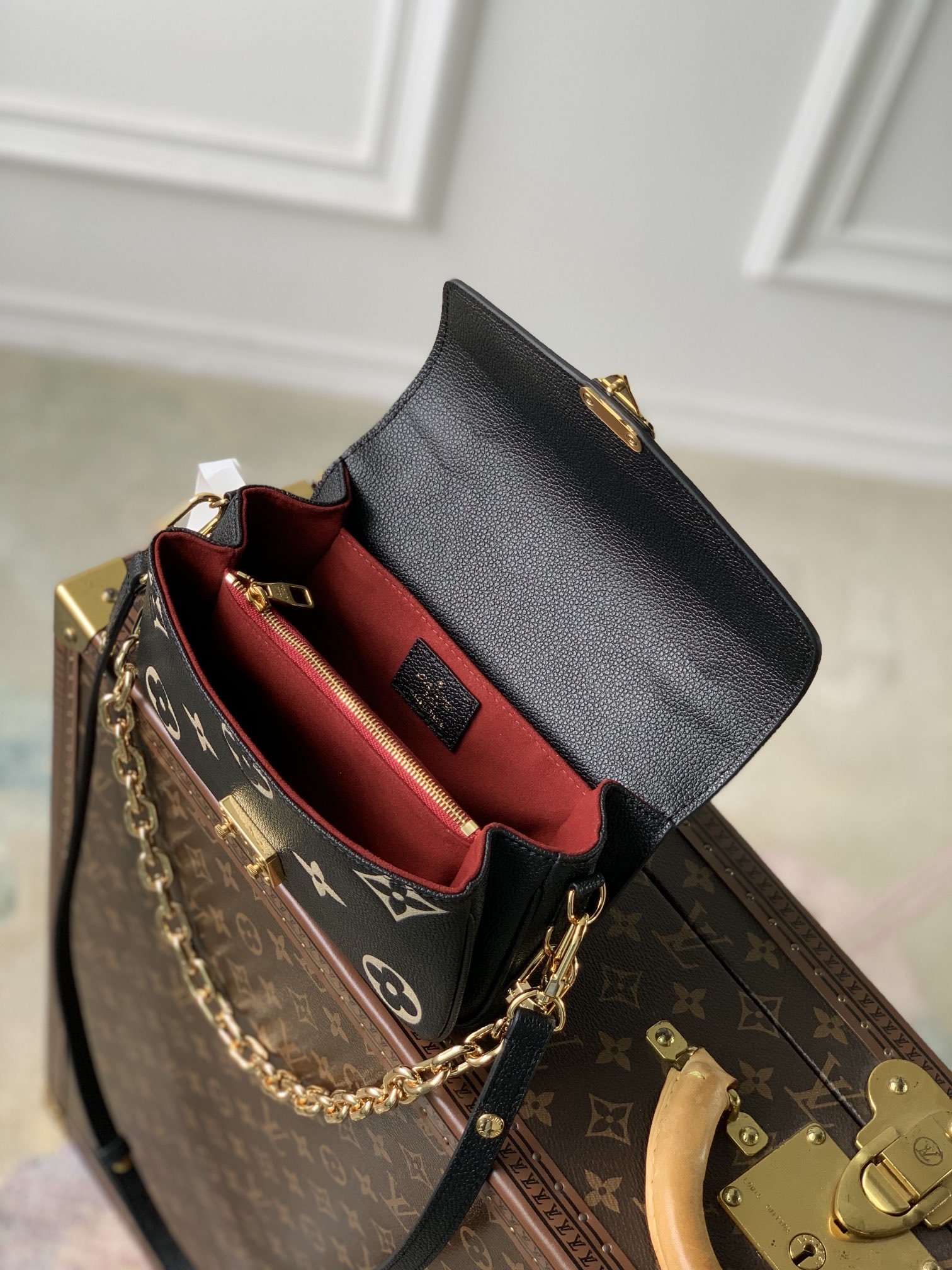 Louis Vuitton M46596 Pochette Métis East West