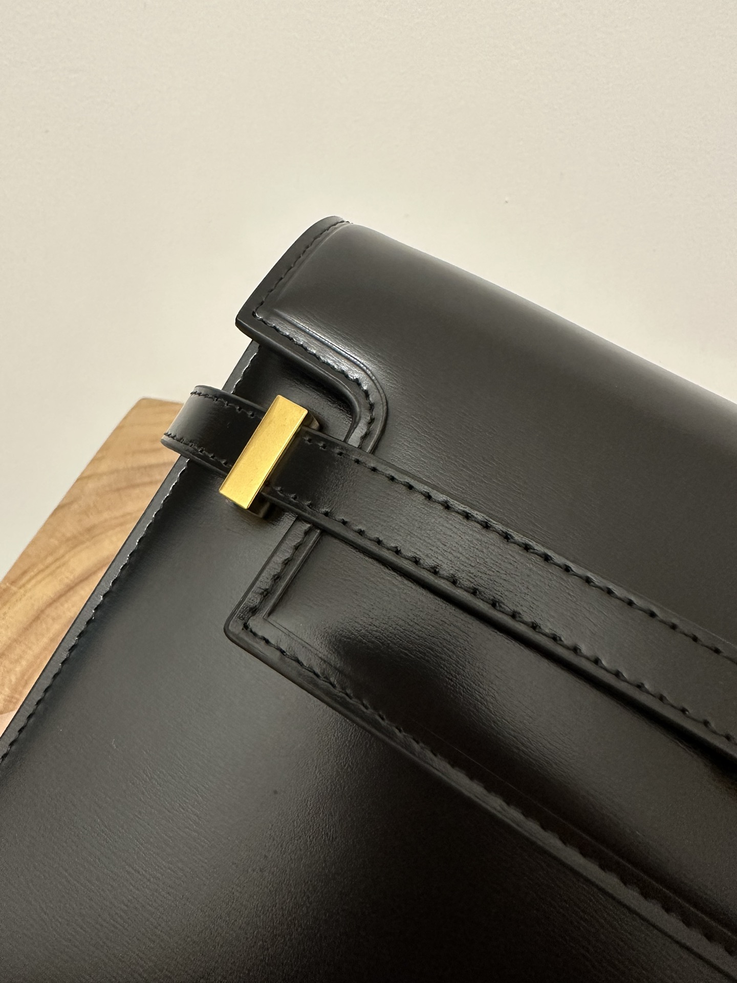 Saint Laurent Manhattan Baguette Bag