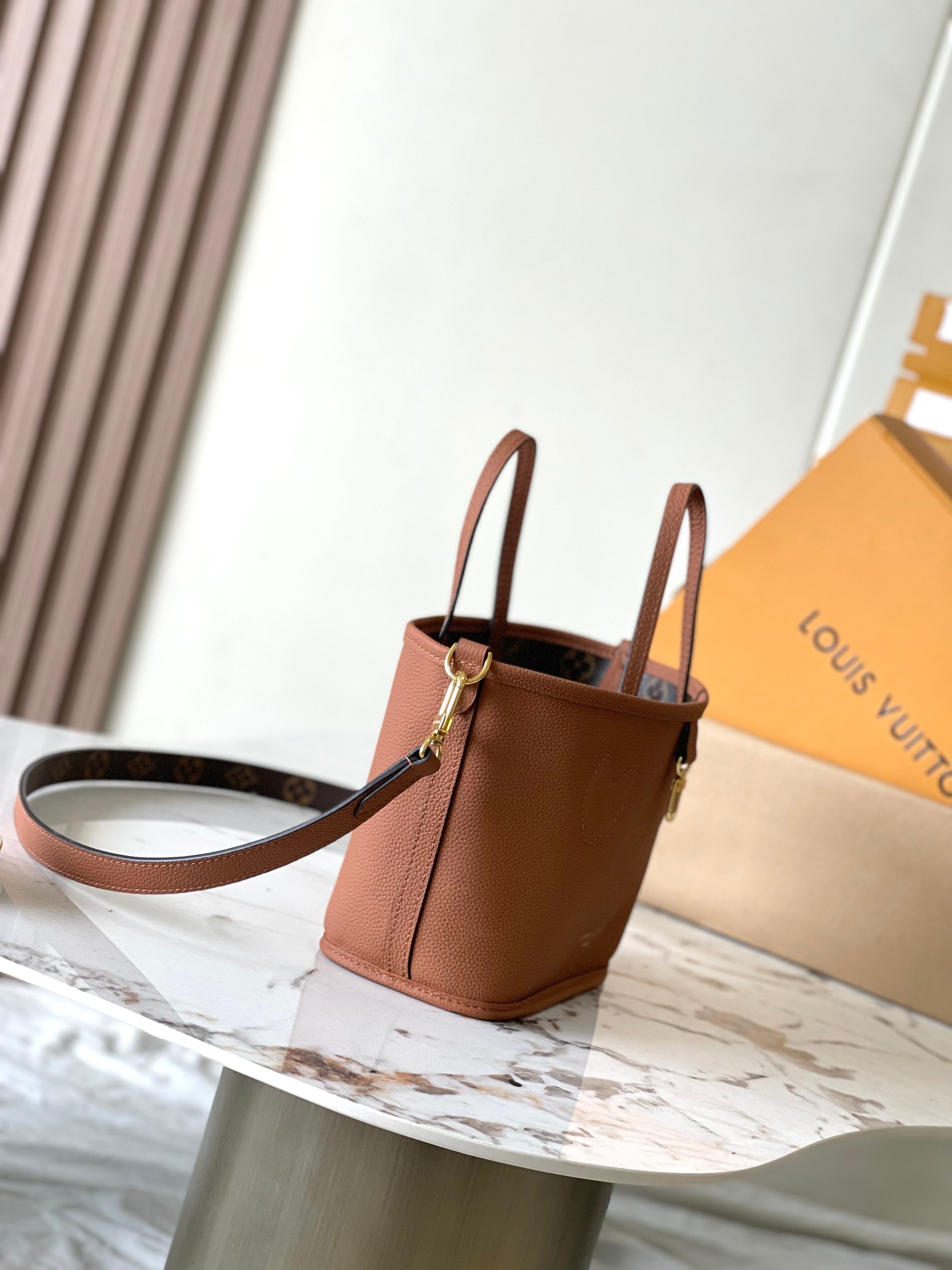 LV-Neverfull Bandouliere Inside Out BB