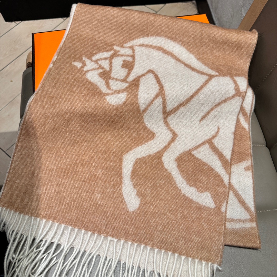Hermes- double jacquard scarf with thick fringe