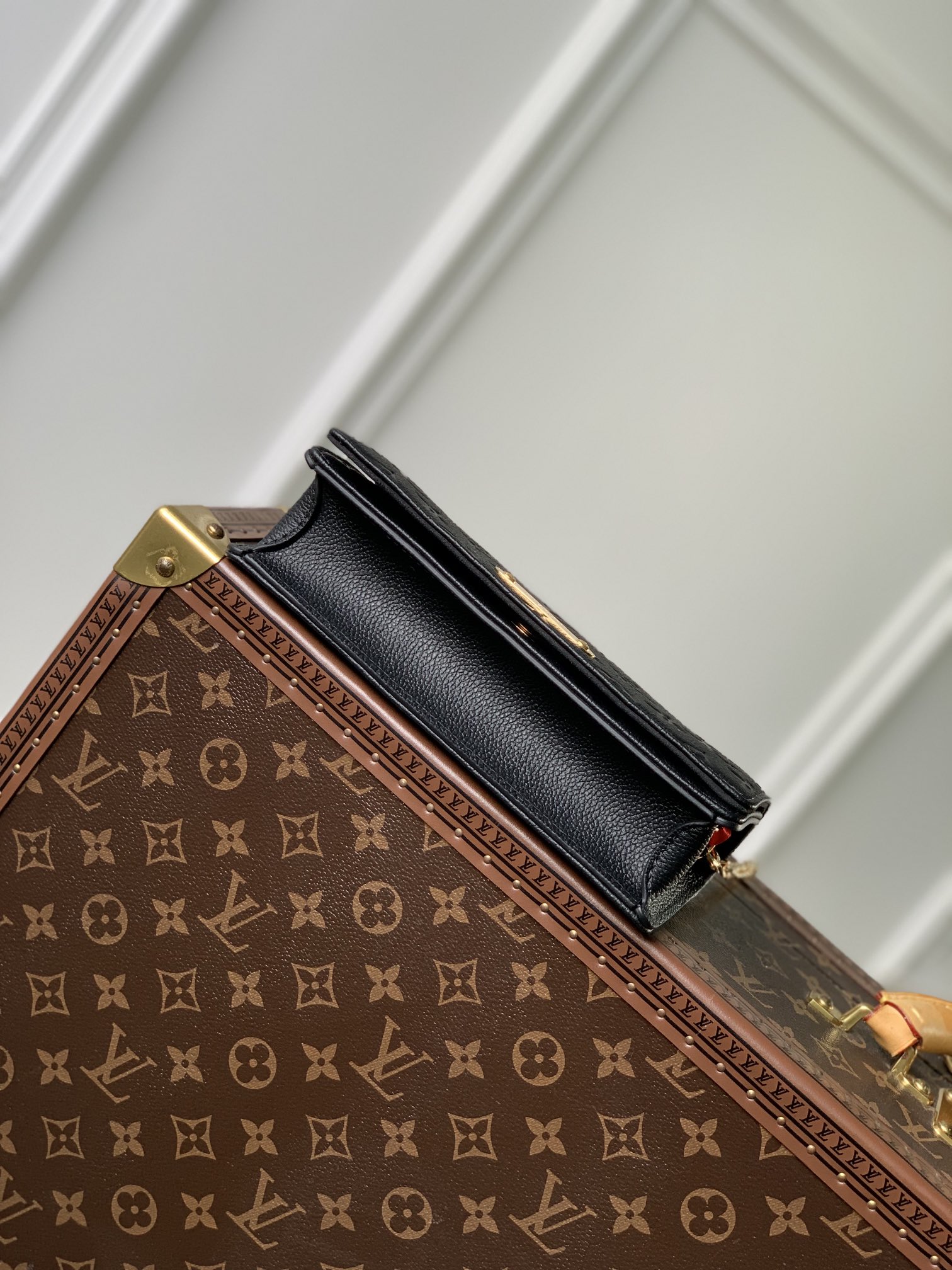 LV-M46919 Wallet On Chain Lily