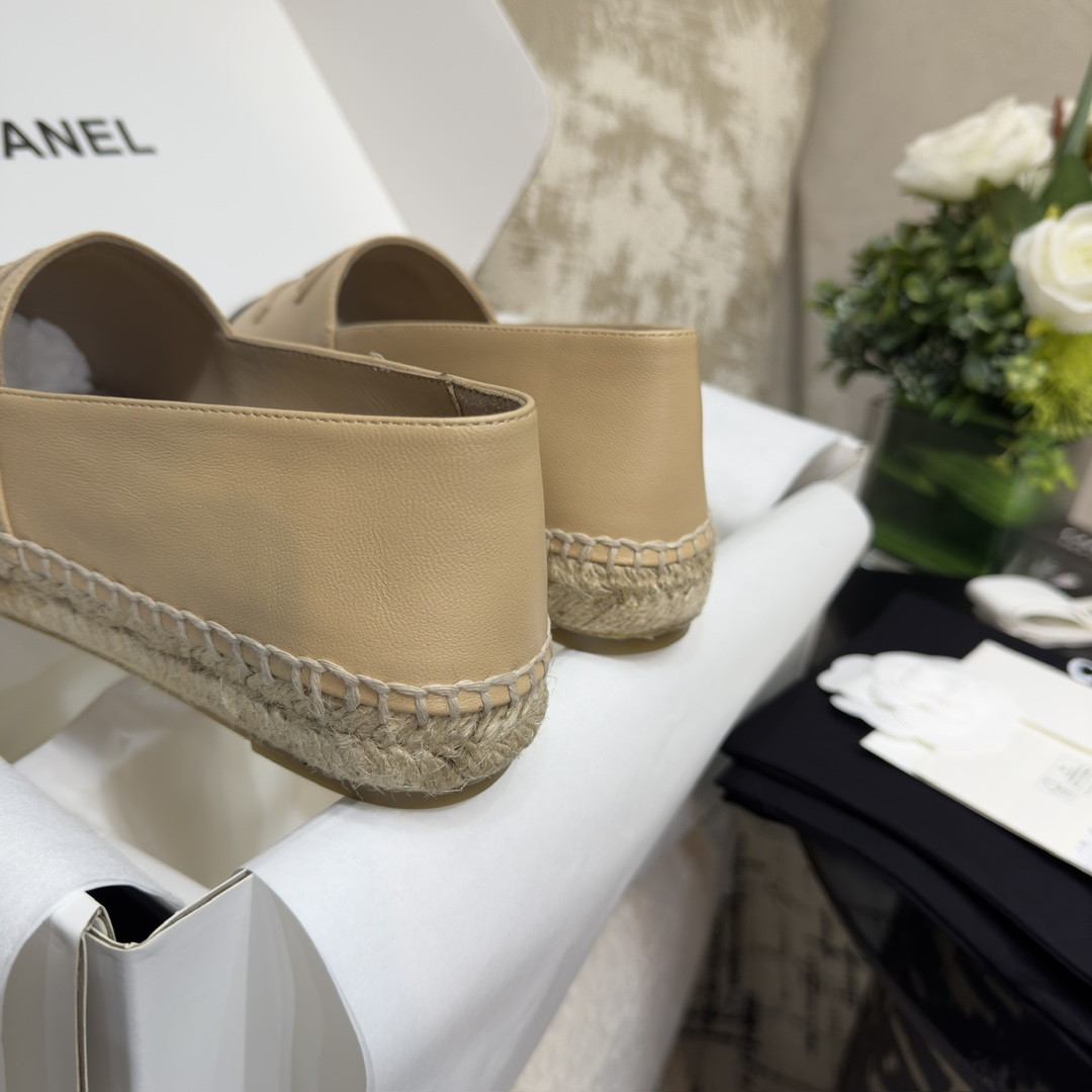 CHANEL Lazy fisherman shoes-yellow