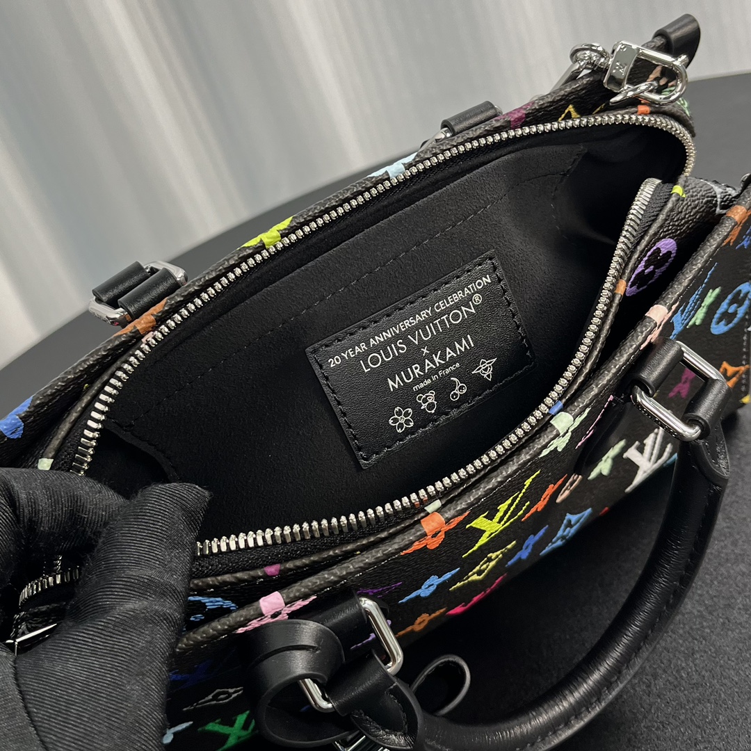 Louis Vuitton ONTHEGO EAST WEST CHAIN Bag