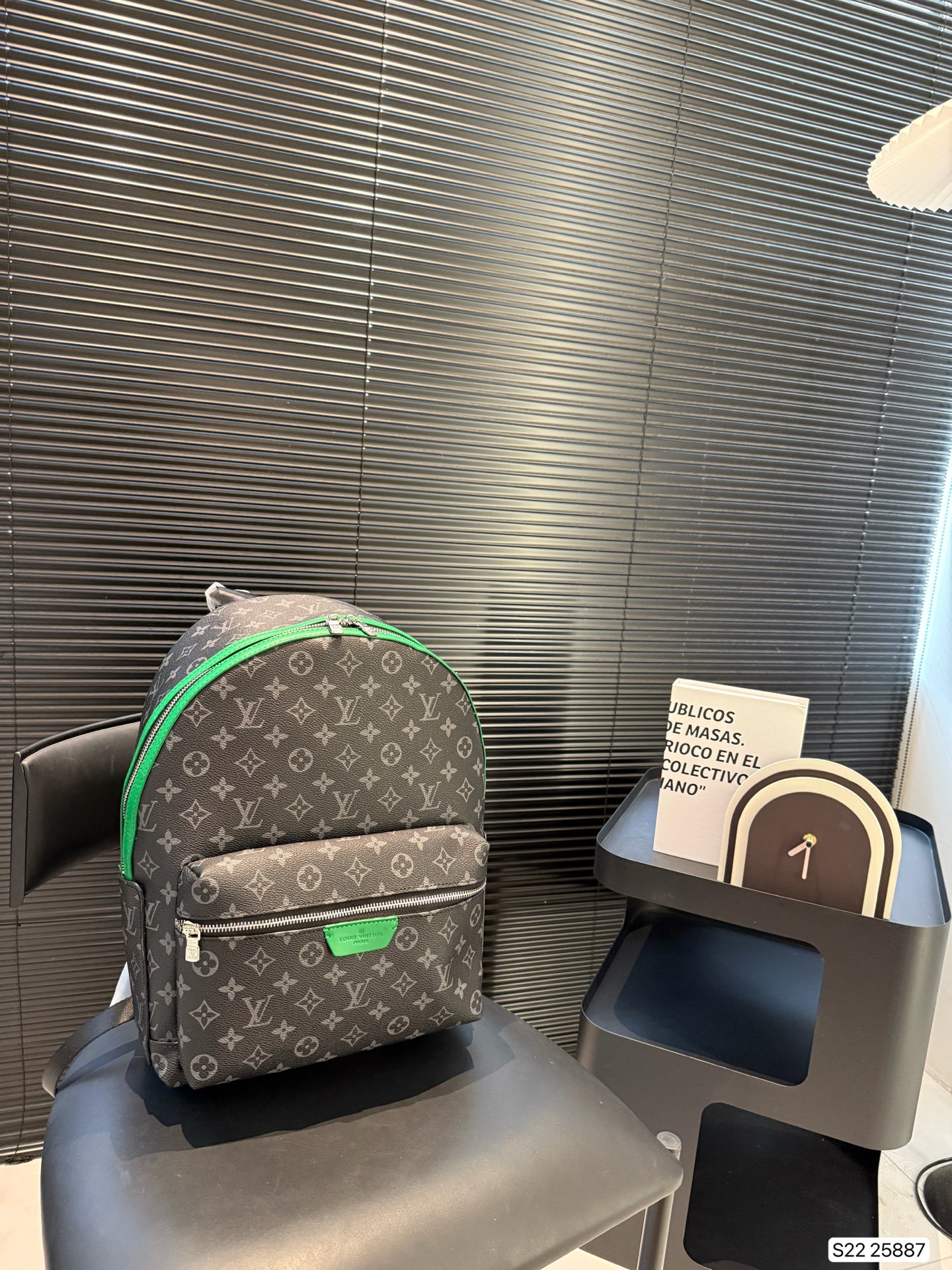 LV M25887 Discovery Backpack PM