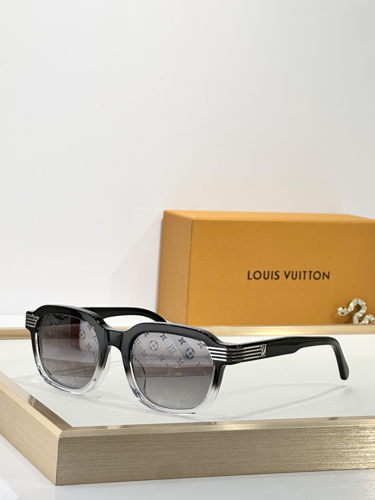 Louis Vuitton LV Slide Square-Round Sunglasses Z2889U