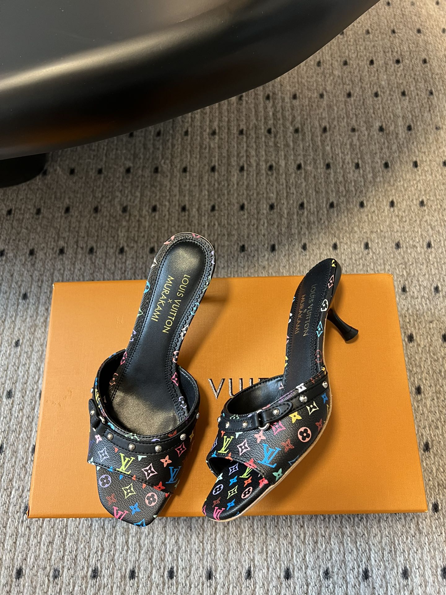 LV Spring and Summer New Flat Sandals