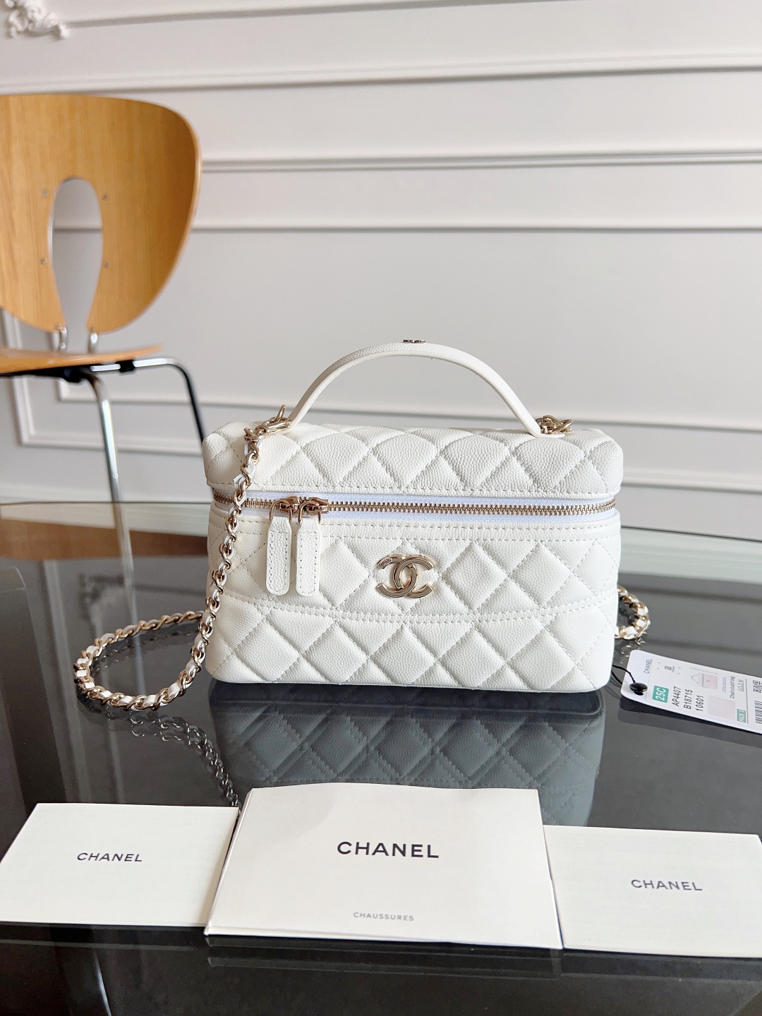 CHANEL=Long Vanity with chain