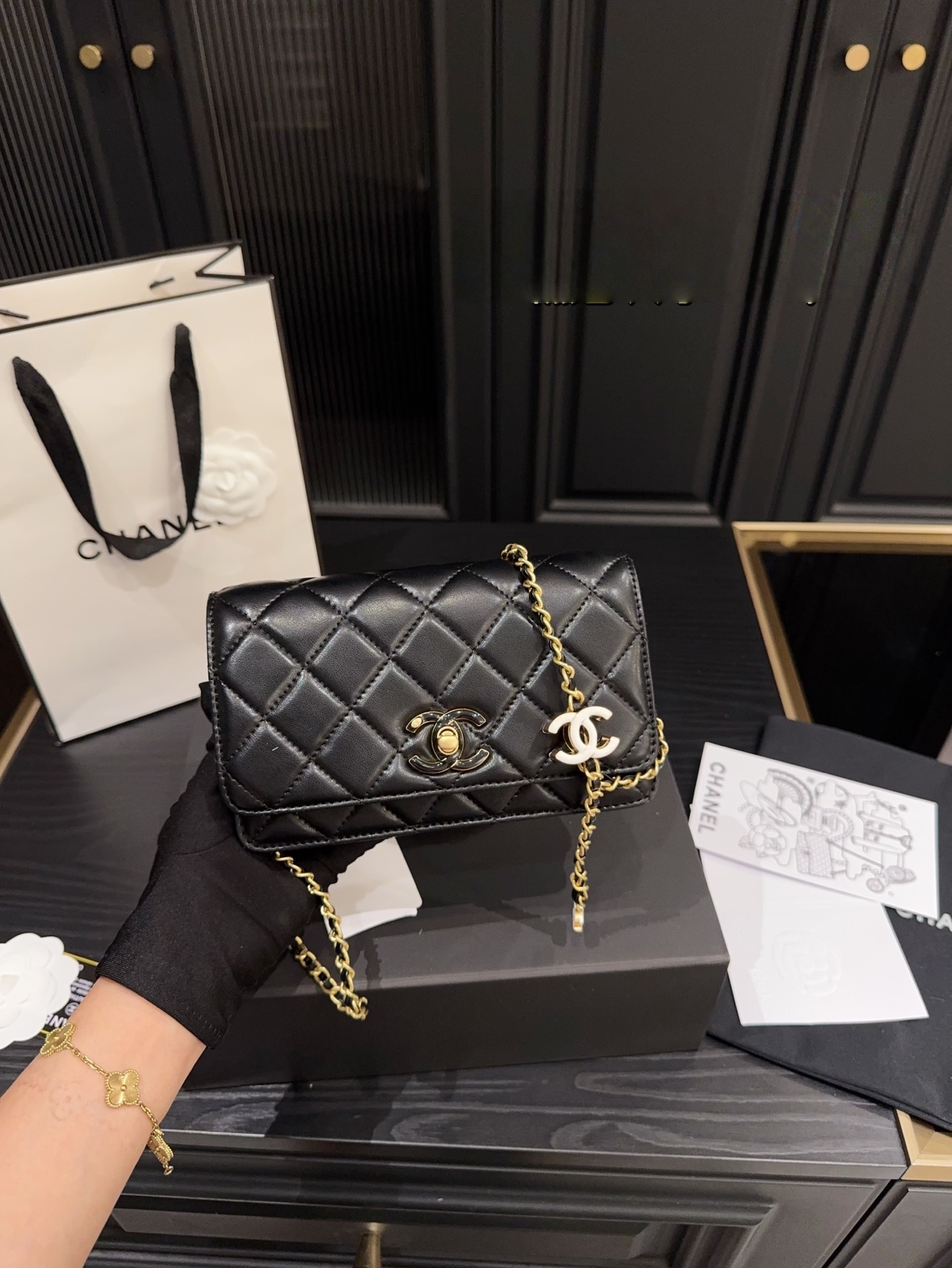 Chanel adjustable‑buckle chain bag