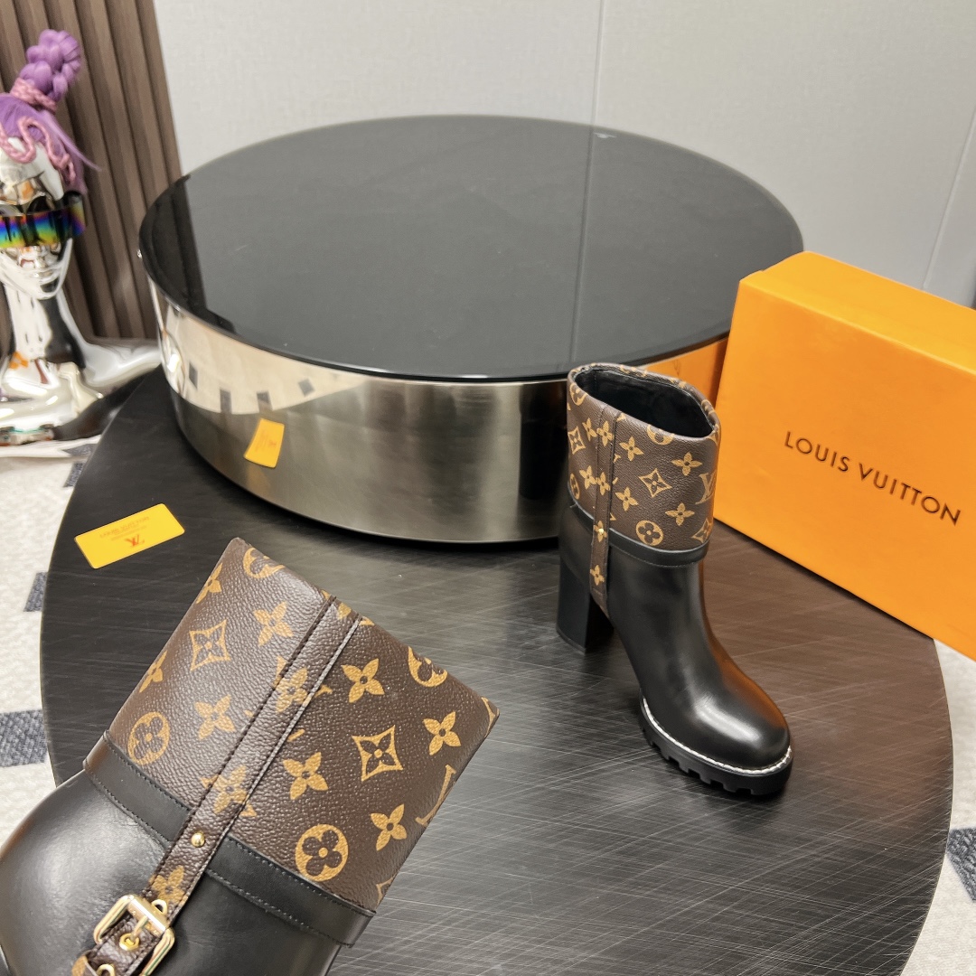 LV- pointy ankle boots with chunky heels-black