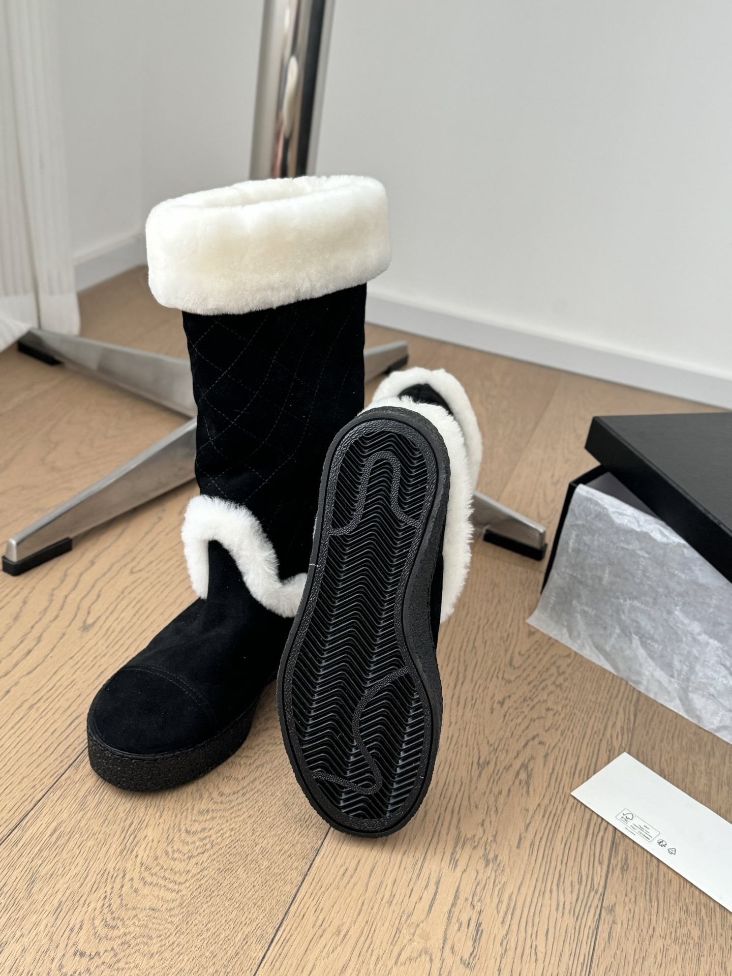 𝐜𝐡𝐚𝐧𝐞𝐥 24K new snow boots-black