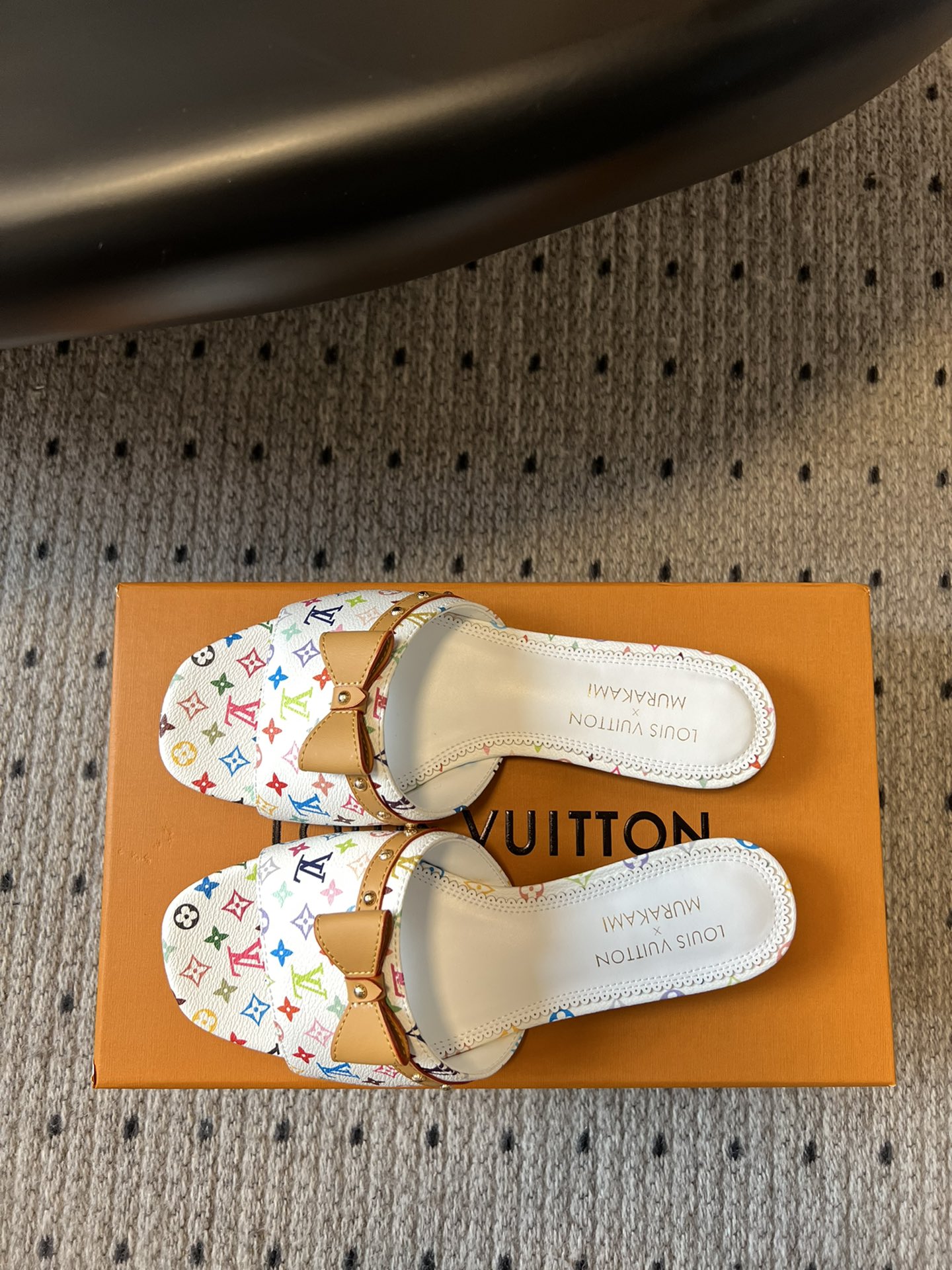 LV Spring and Summer New Flat Sandals