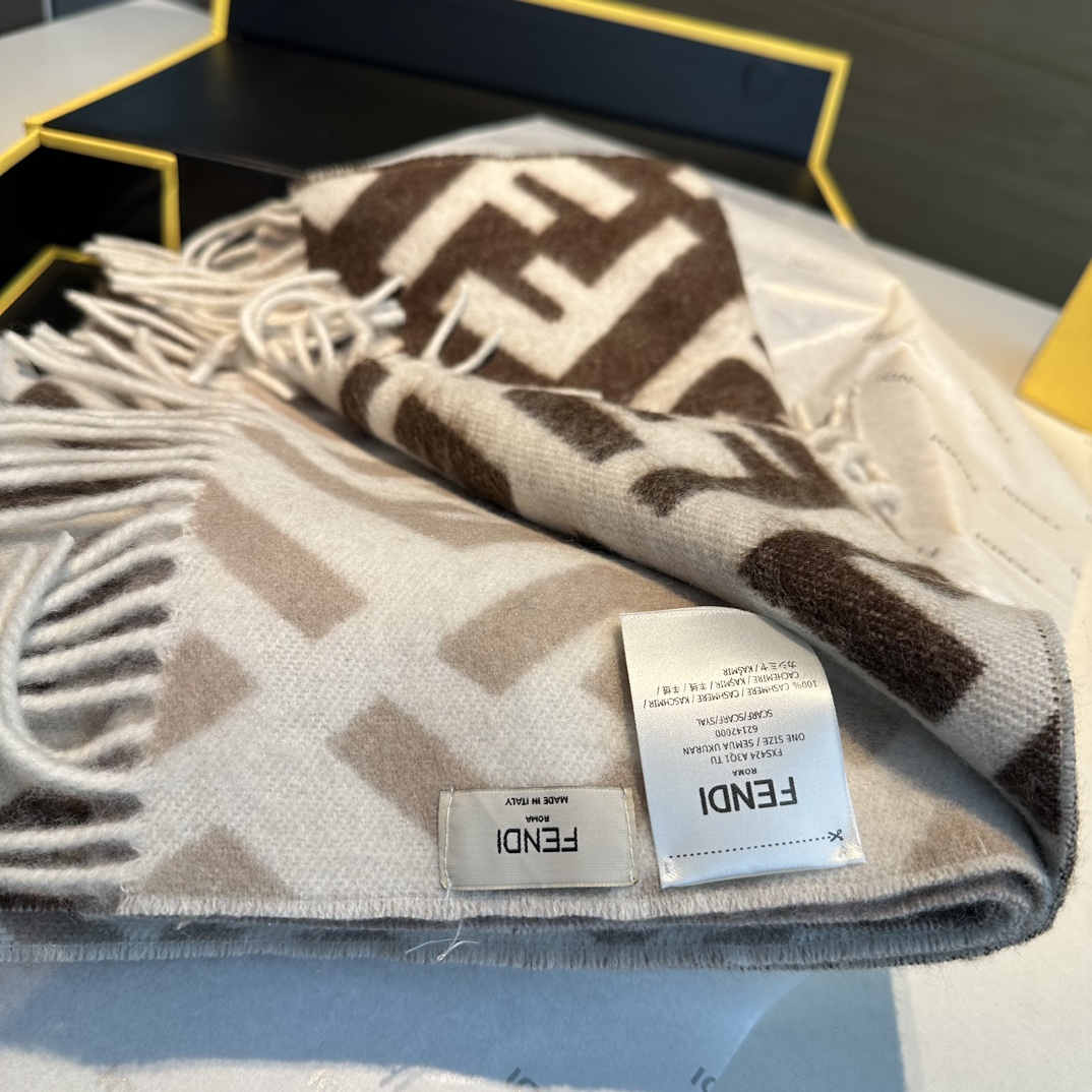 Fendi Presbyterian gradient double-sided cashmere scarf