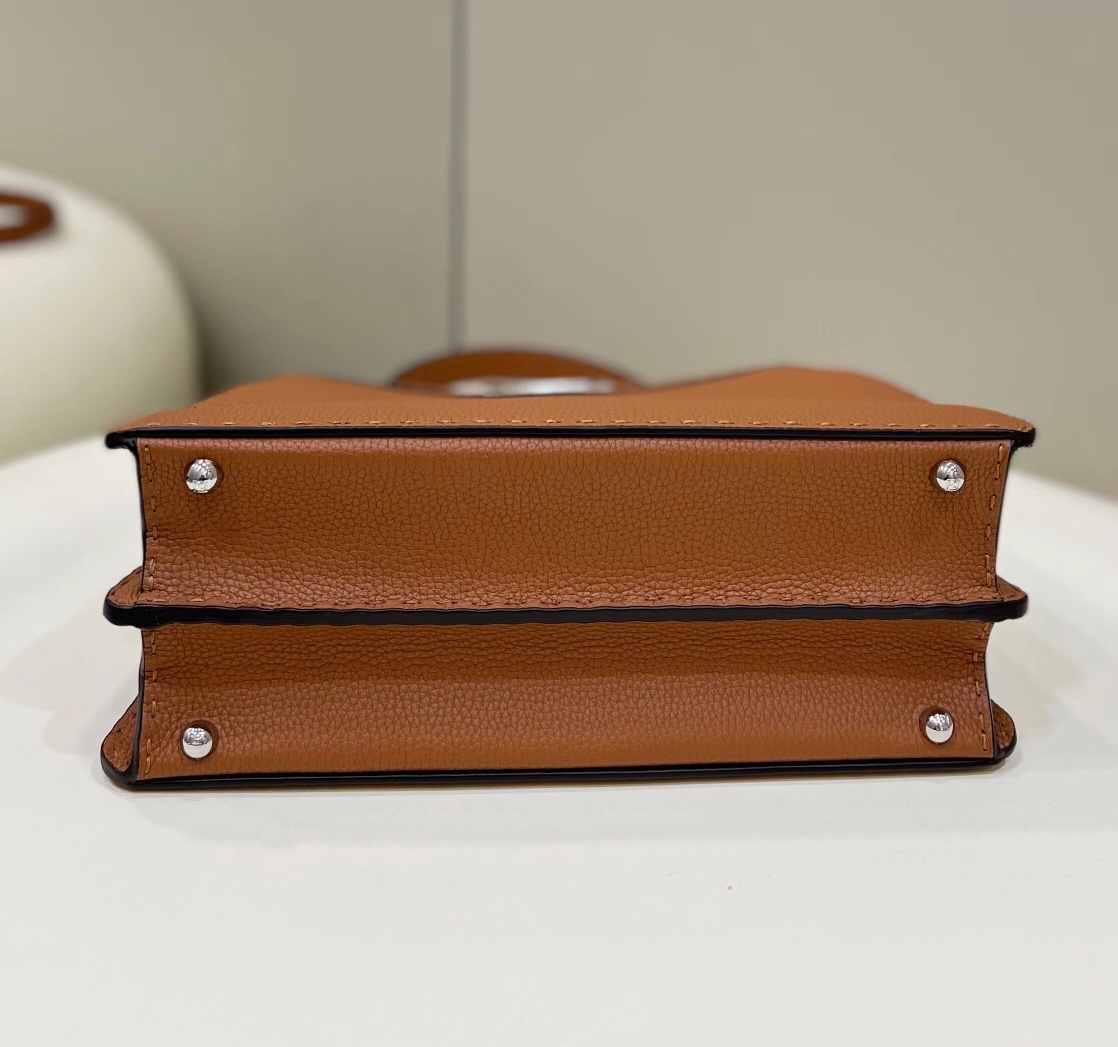 Fendi-PEEKABOO-80012L Caramel