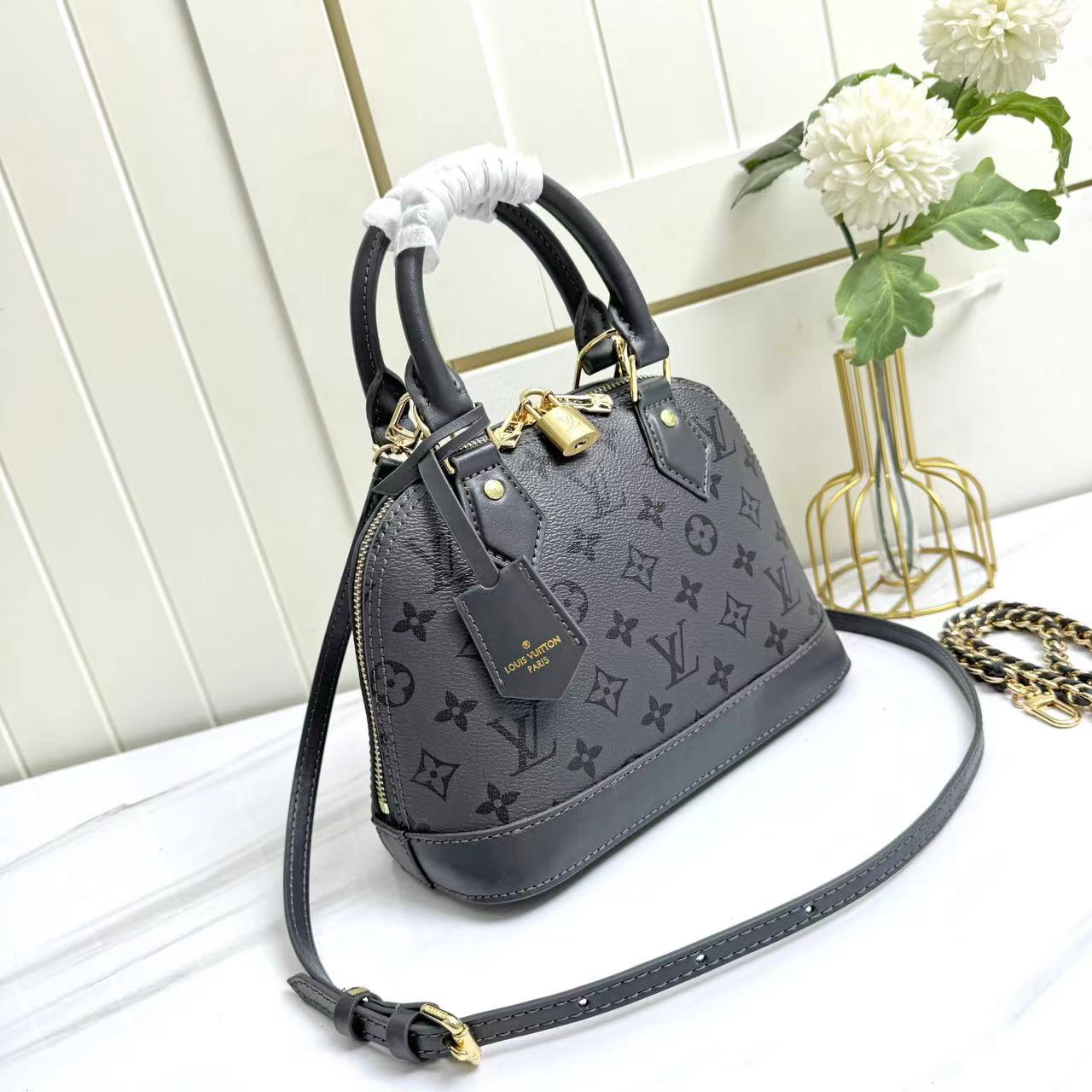 Louis Vuitton Gris Trianon M12561 Alma BB