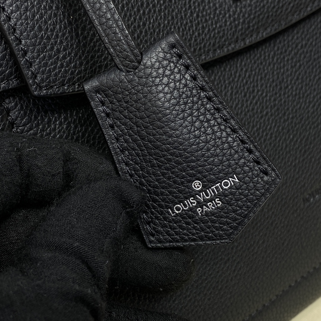 Louis Vuitton Lockme Ever MM M51395