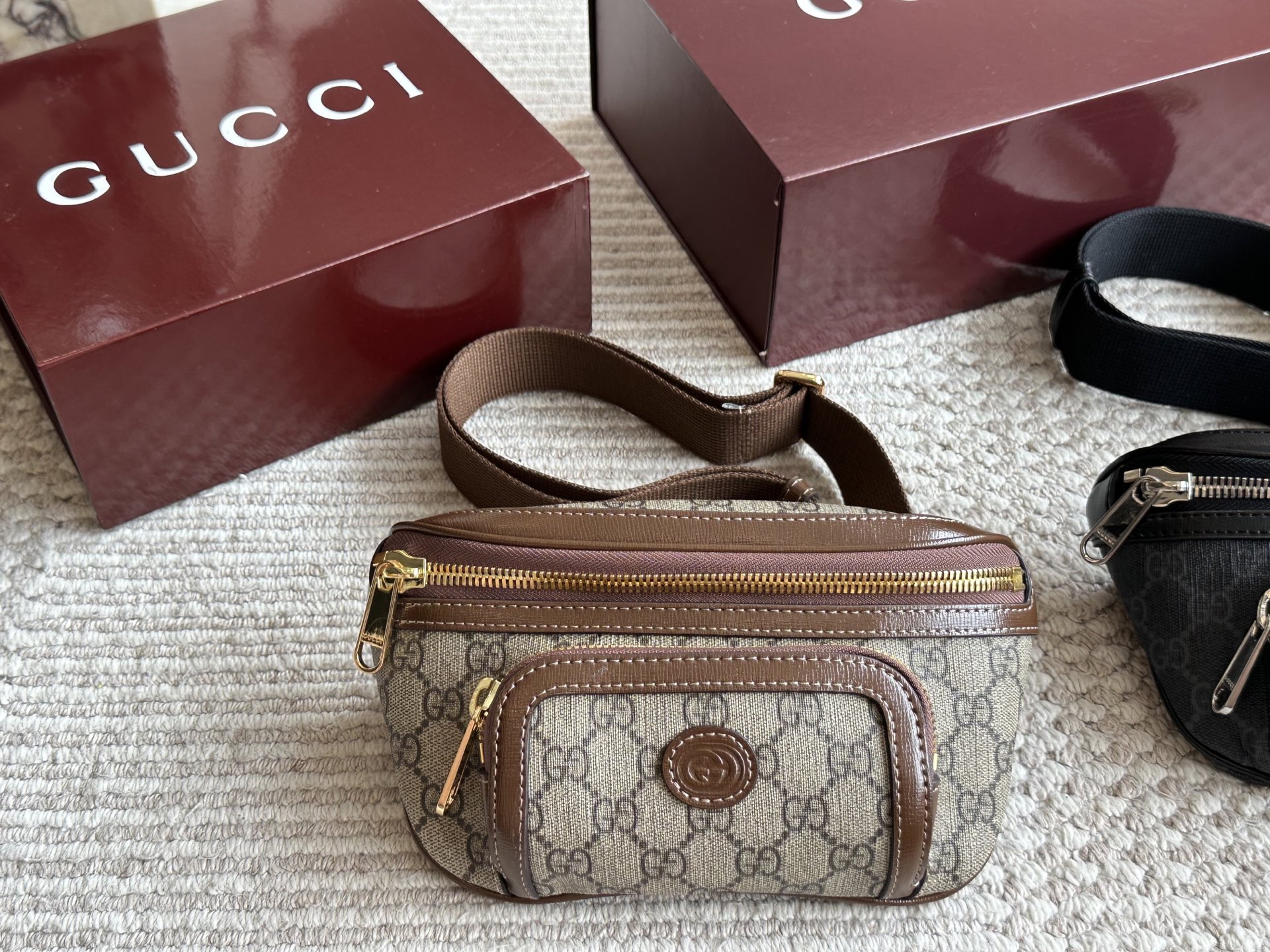 GUCCI Supreme medium belt bag