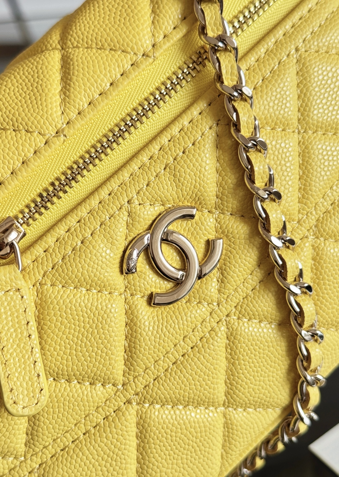 CHANEL=Long Vanity with chain