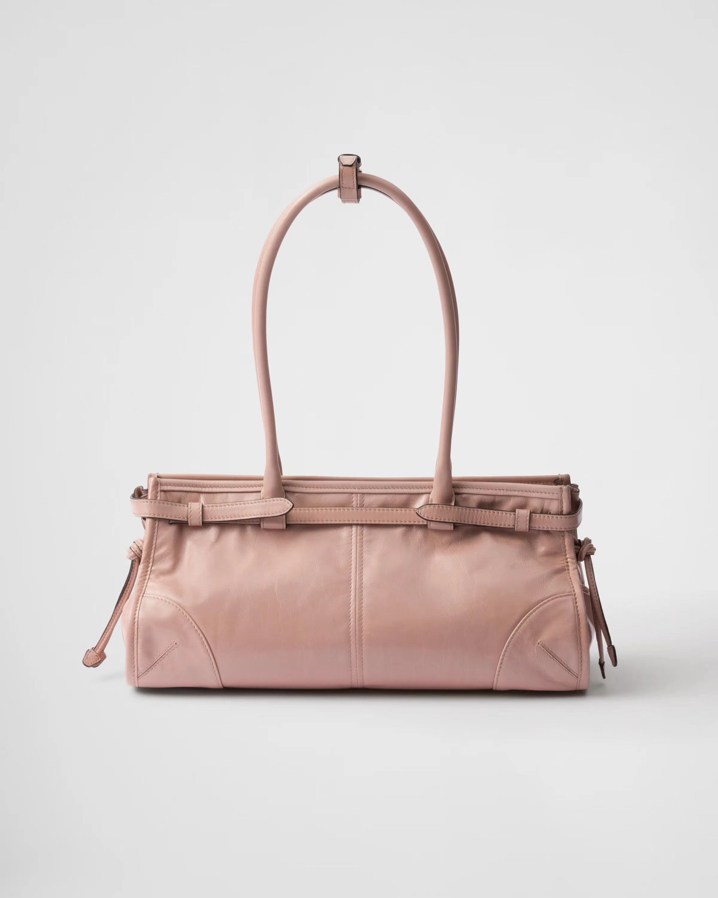 Medium leather handbag