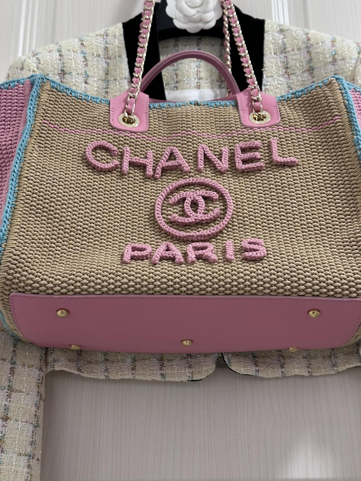 Chanel 24s woven beach bag-pink
