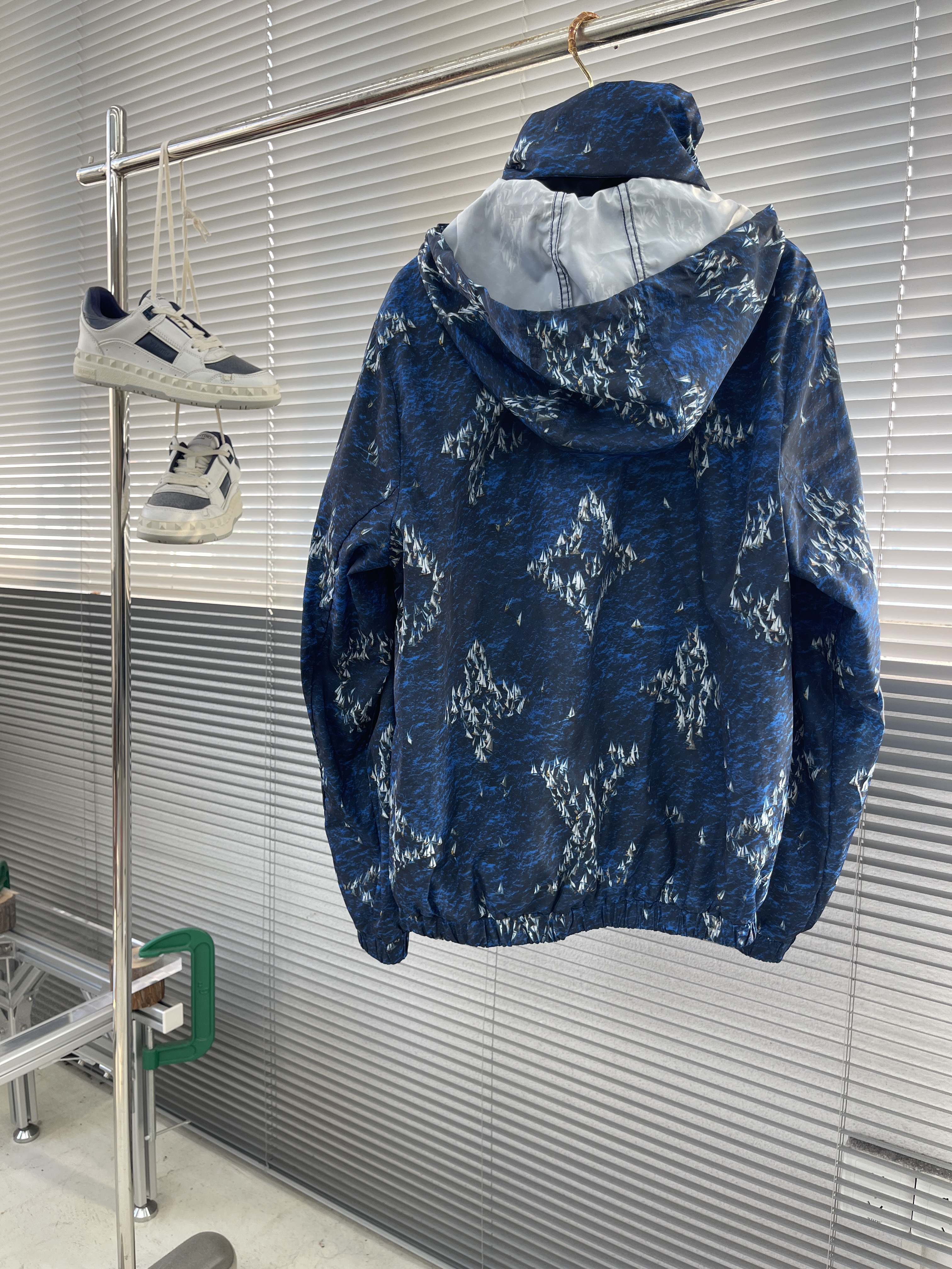 LV 1AHV32 Printed Monogram Windbreaker