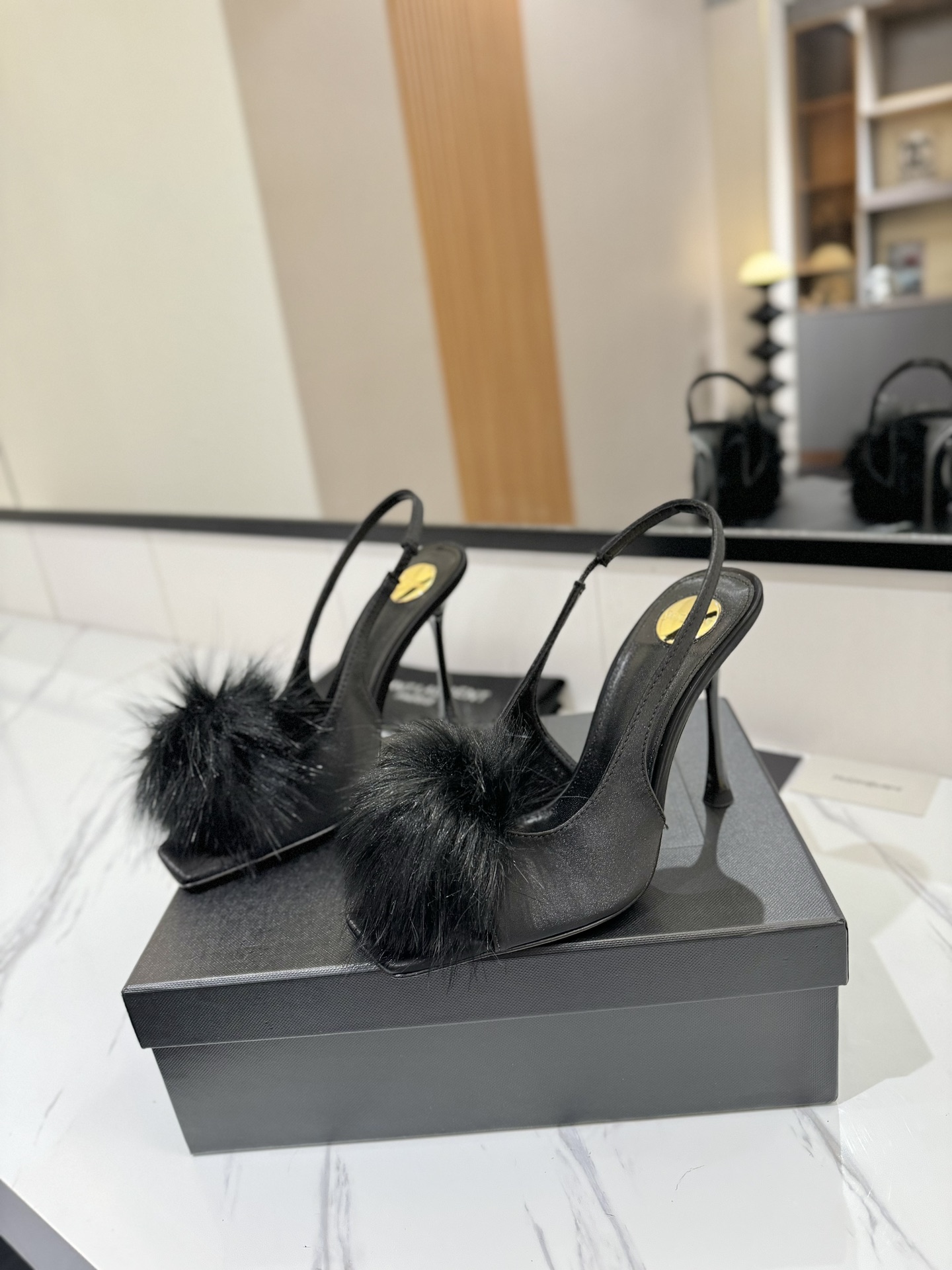 💰 Yves Saint Laurent Amber Series Mink Fur Sandals
