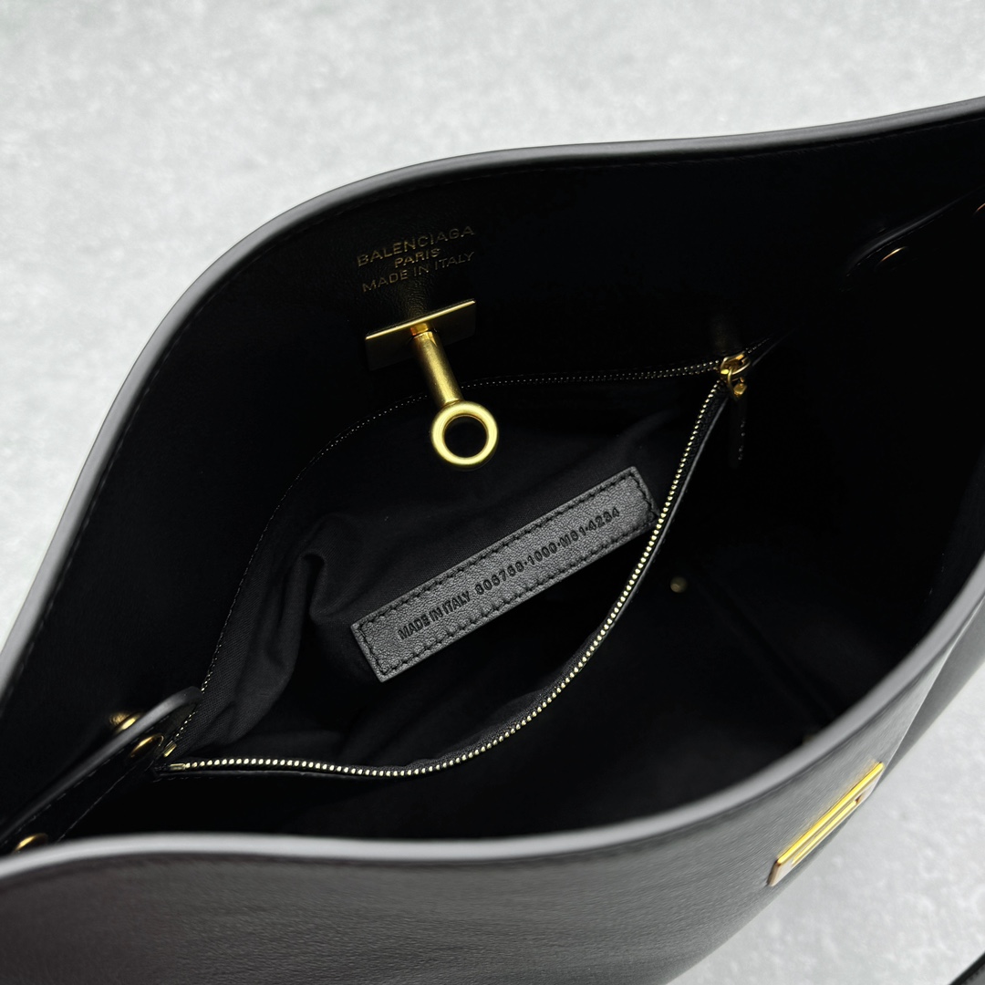 Balenciaga-Bel Air Small Hobo Bag in Black