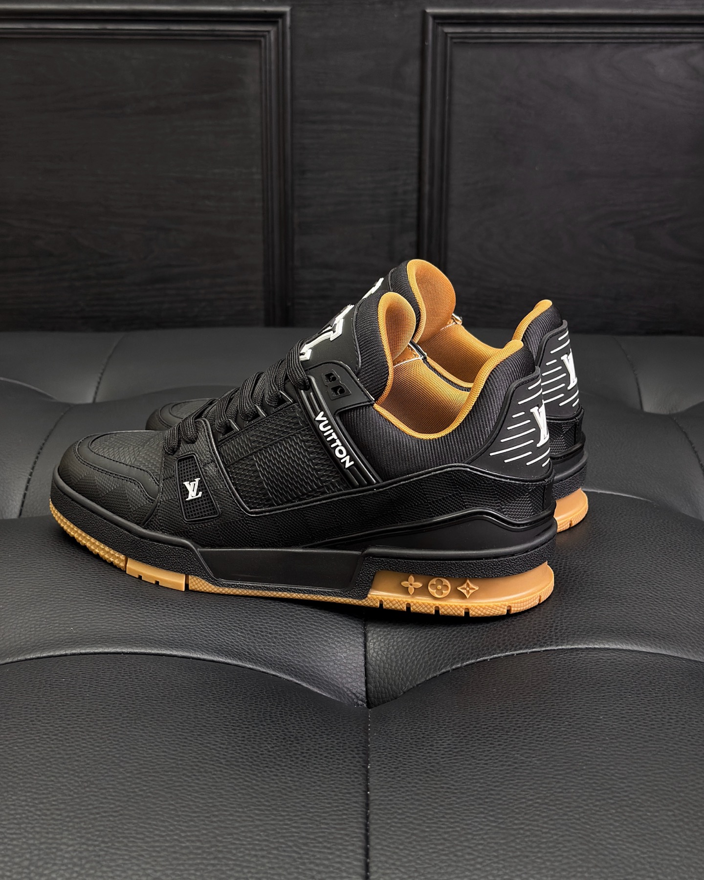 LOUIS VUITTON 1AHTSQ LV Trainer Sneaker