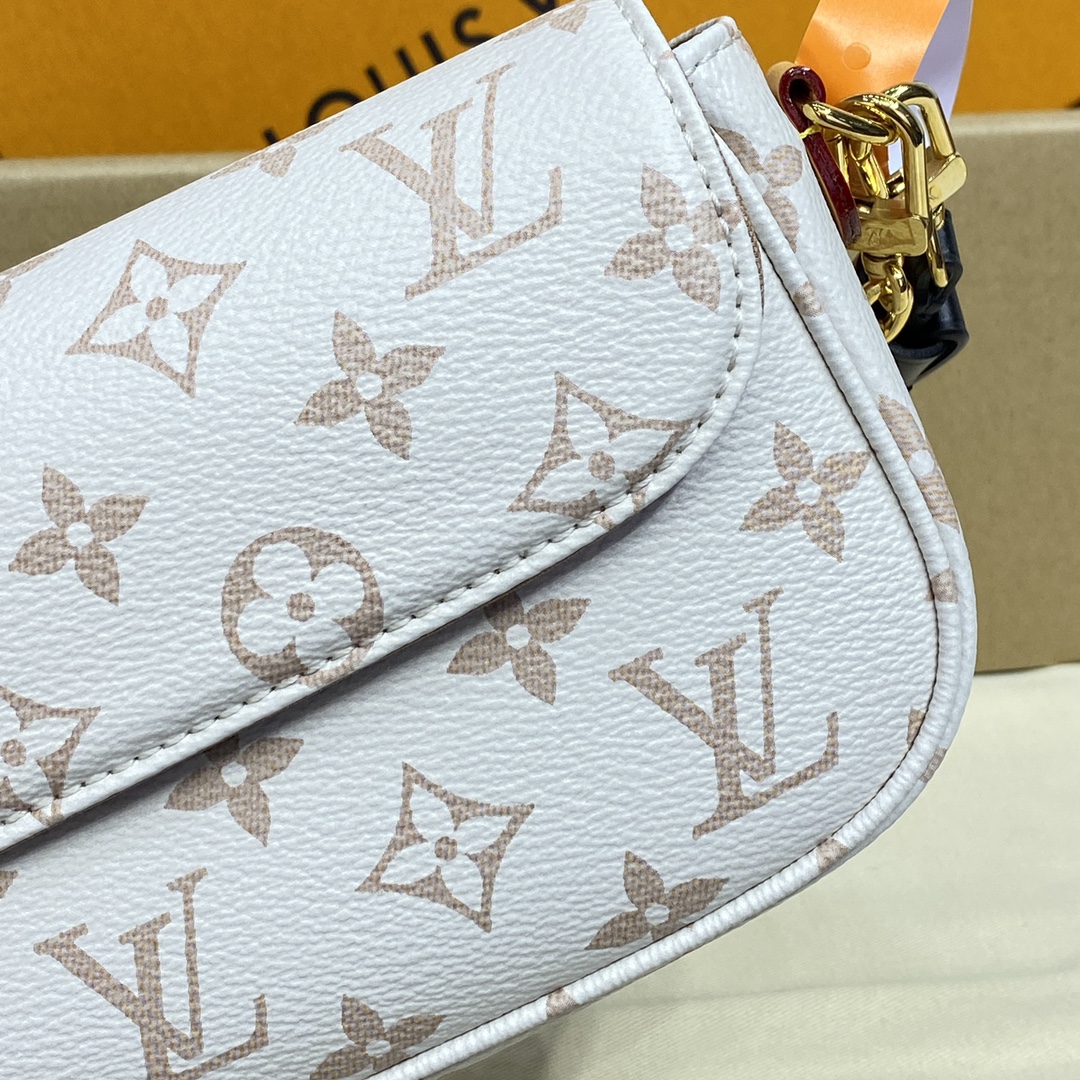 Louis Vuitton Wallet on Chain Ivy M83091