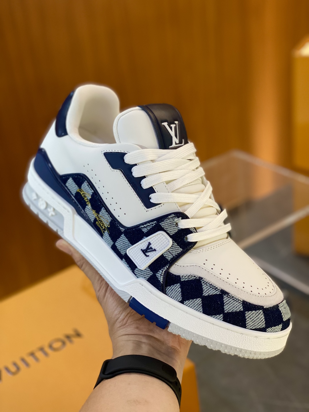 LV1AIKQY Trainer Sneakers