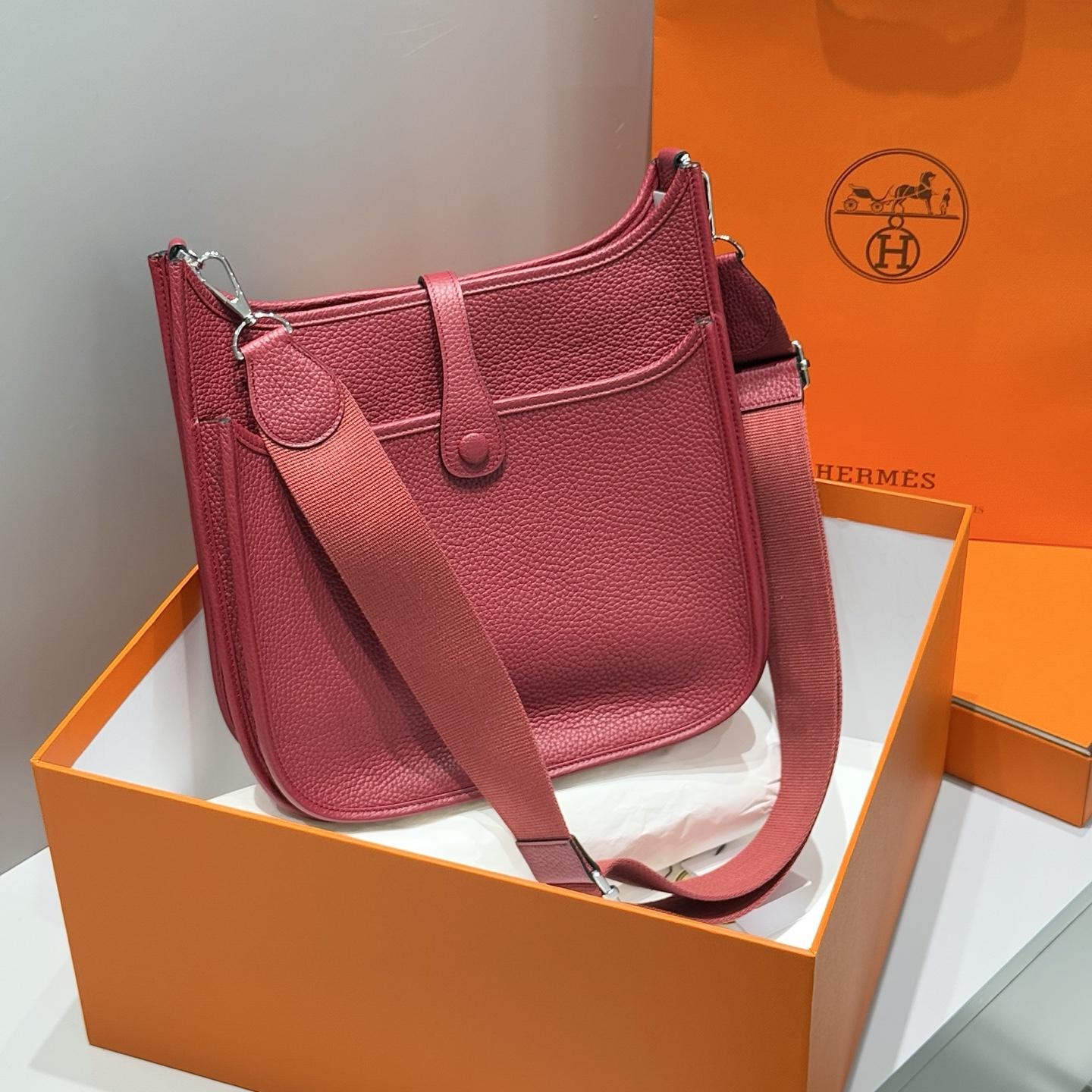 Hermès “Ruby Red” Evelyne 29