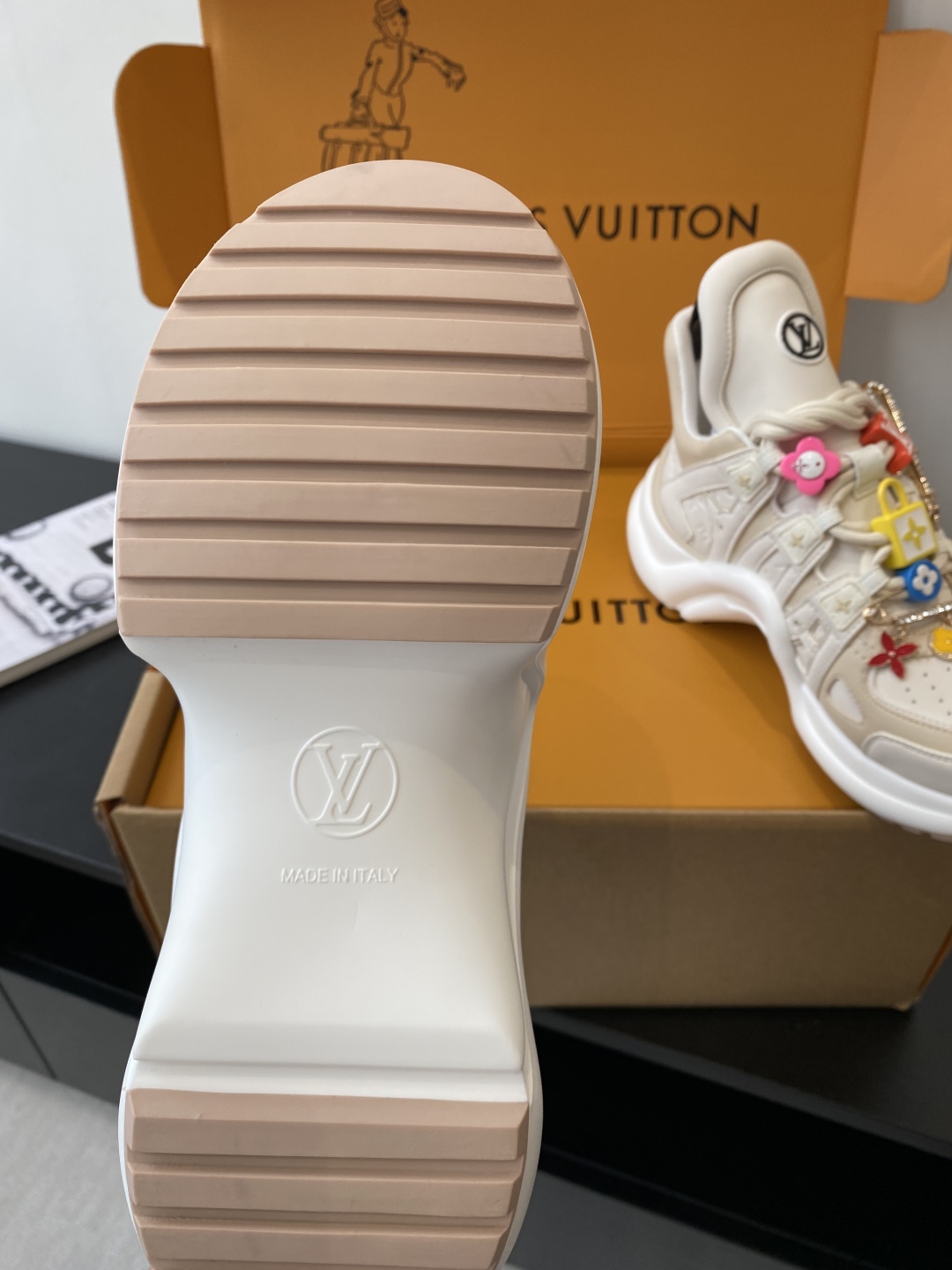 1AHOKP LV Archlight Sneaker