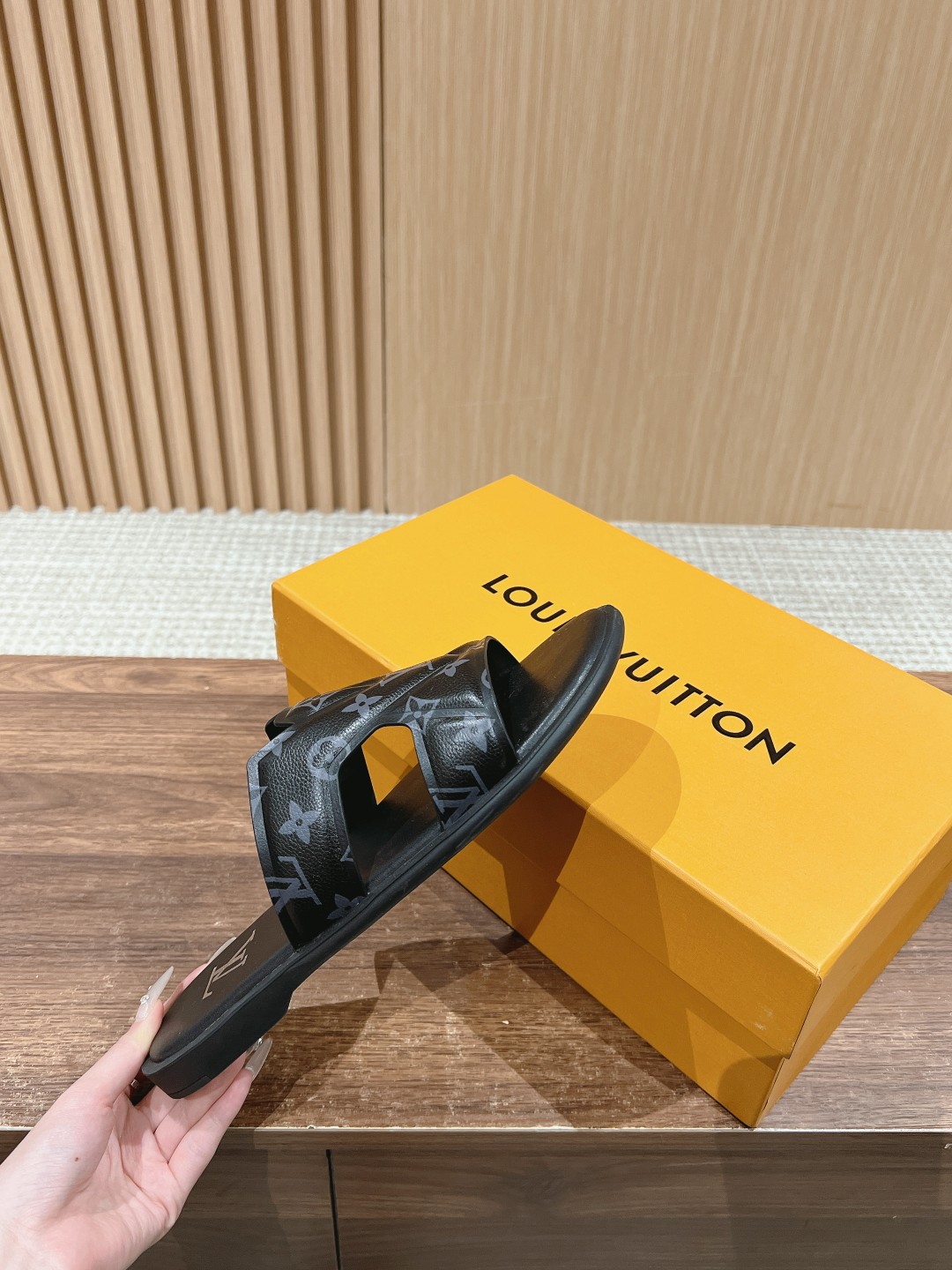 LV 1ACRPU LV Oasis Mule