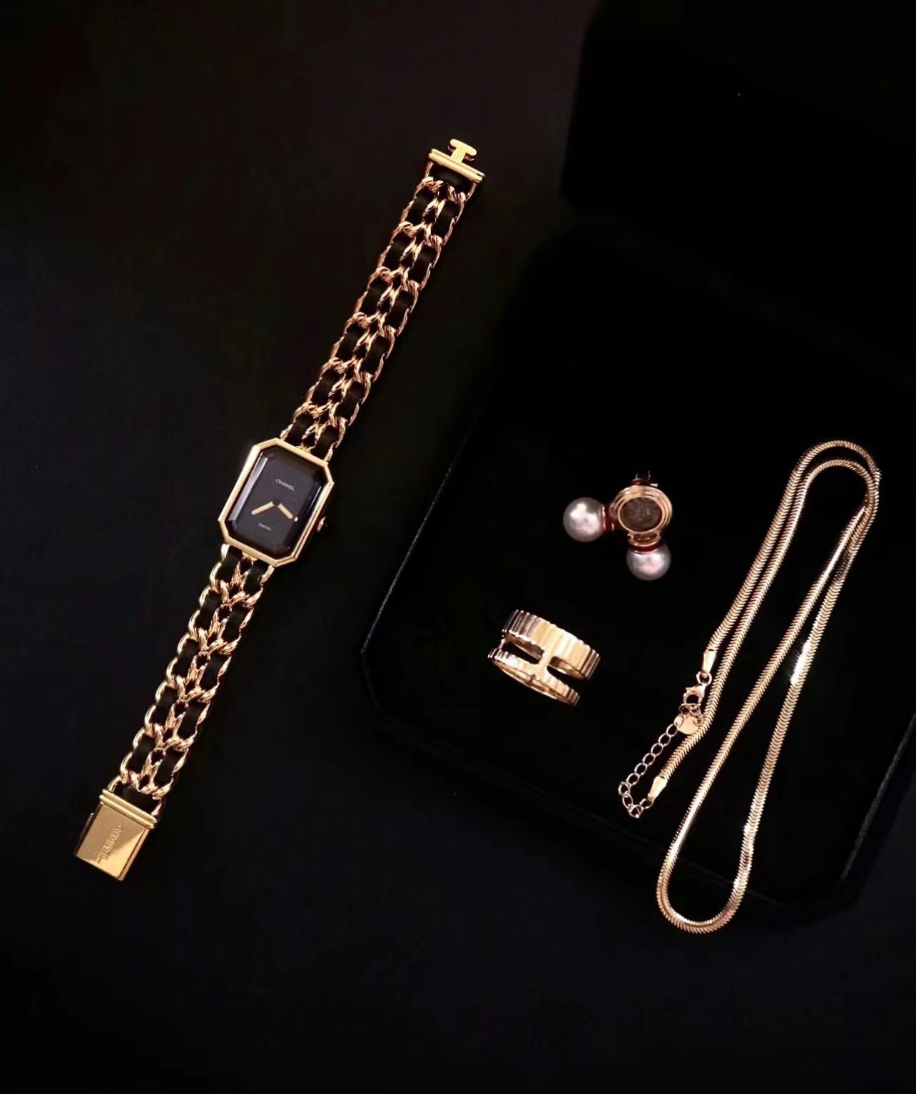 Chanel medieval sugar cube black gold black silver cowhide chain watch